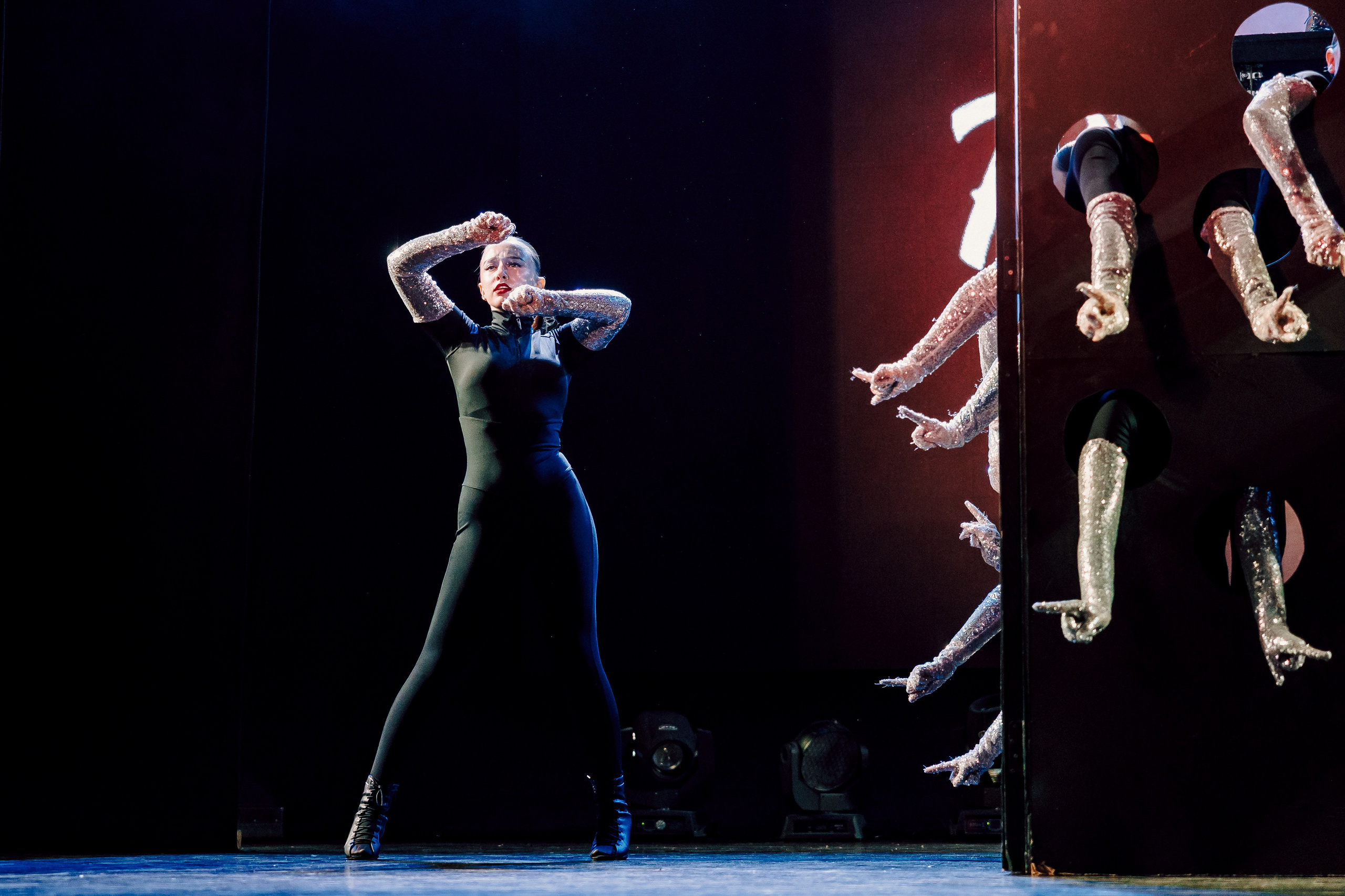 Отчётный концерт танцевальной школы «Red Rabbits» 2025. Лёшка Варзегов — фотограф