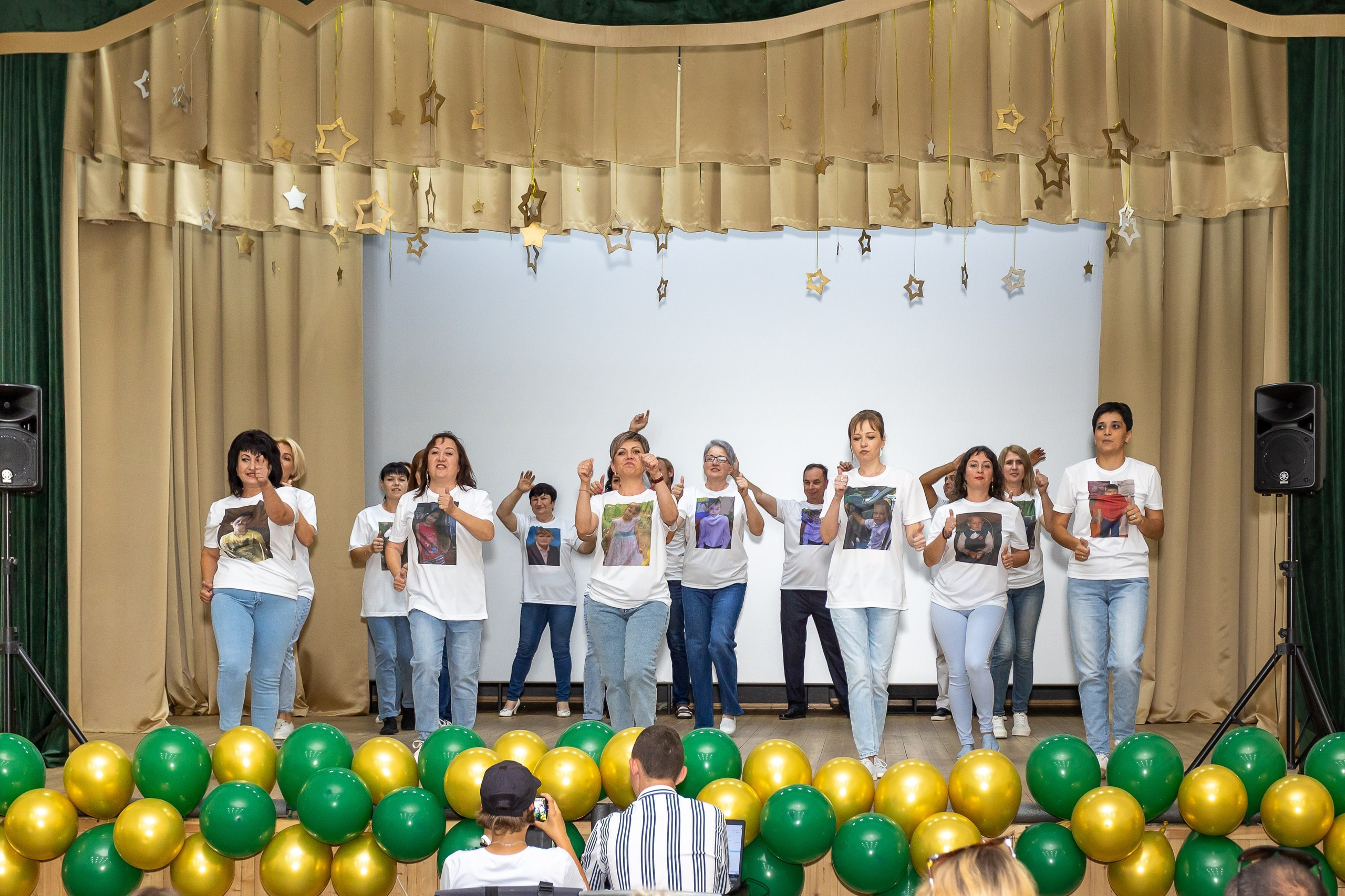 Вручение аттестата и выпускной вечер. Выпускные альбомы Майкоп, Краснодар Елена Золотарева