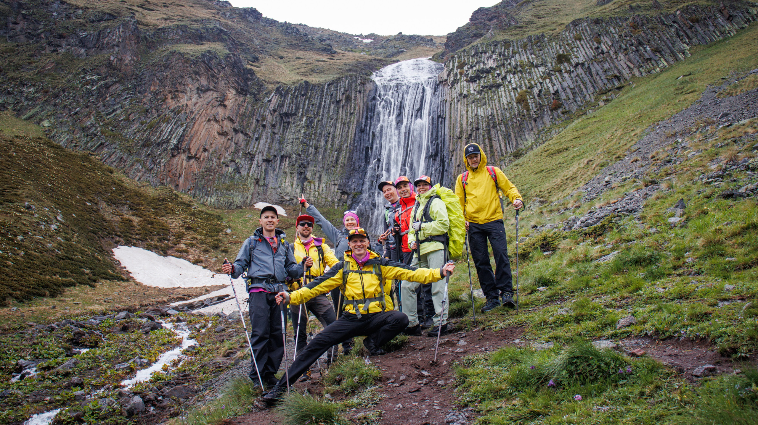 Трекинг / Терскольский водопад. Фотограф на трекинг и восхождение Эльбрус, Приэльбрусье. Елизавета Бобок