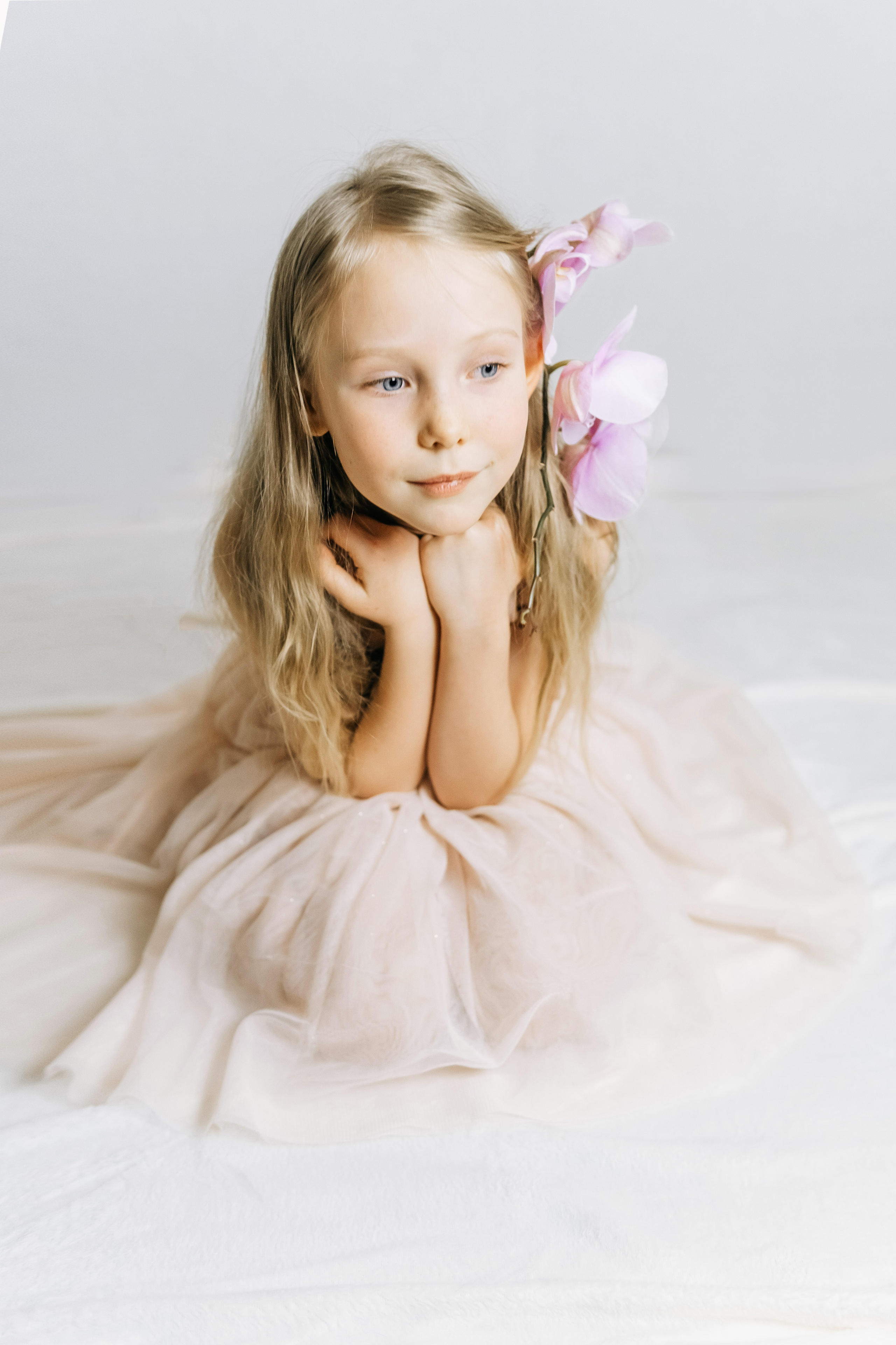 Полина с орхидеей. Женский и детский фотограф в Нытве Людмила Безгодова