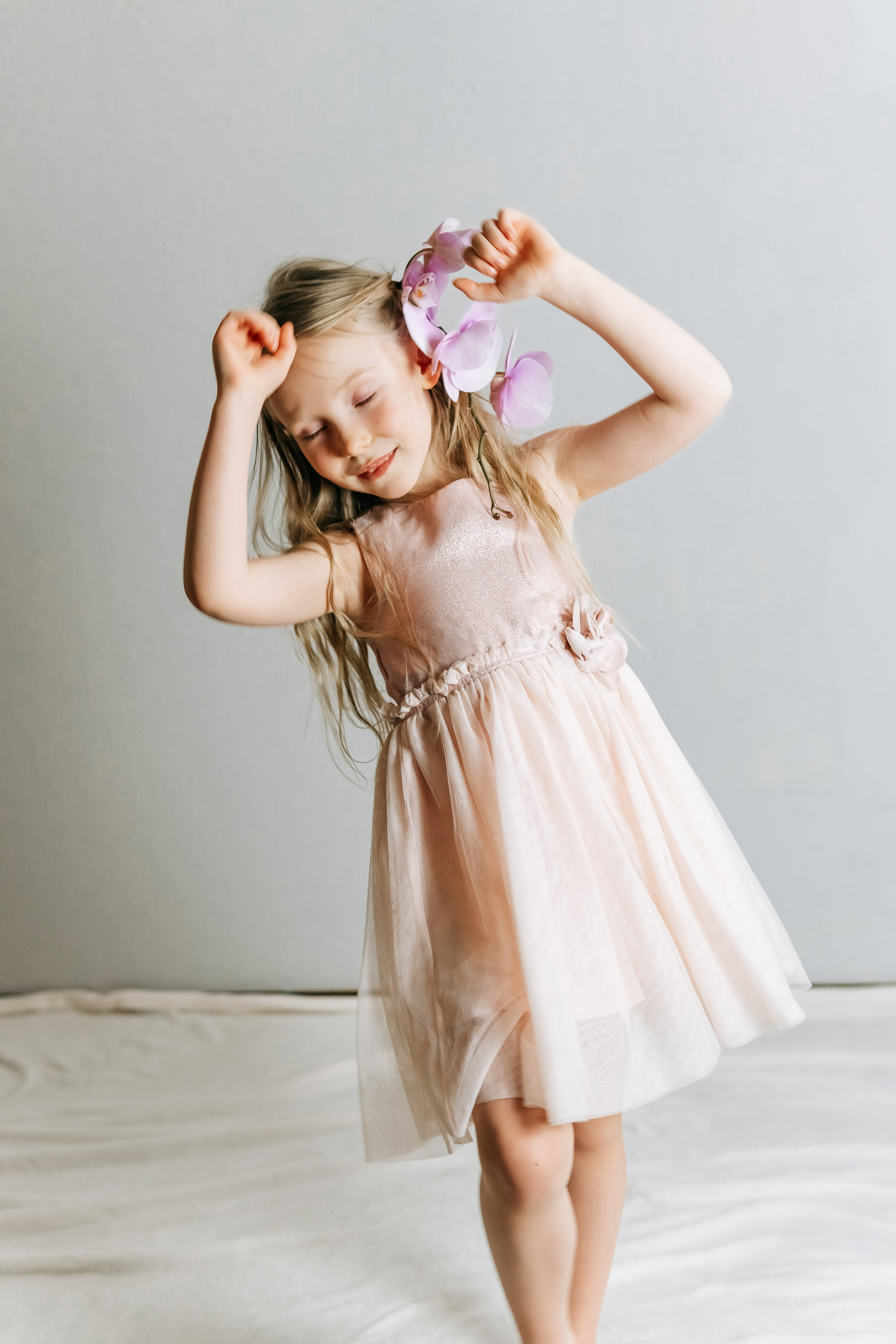 Полина с орхидеей. Женский и детский фотограф в Нытве Людмила Безгодова