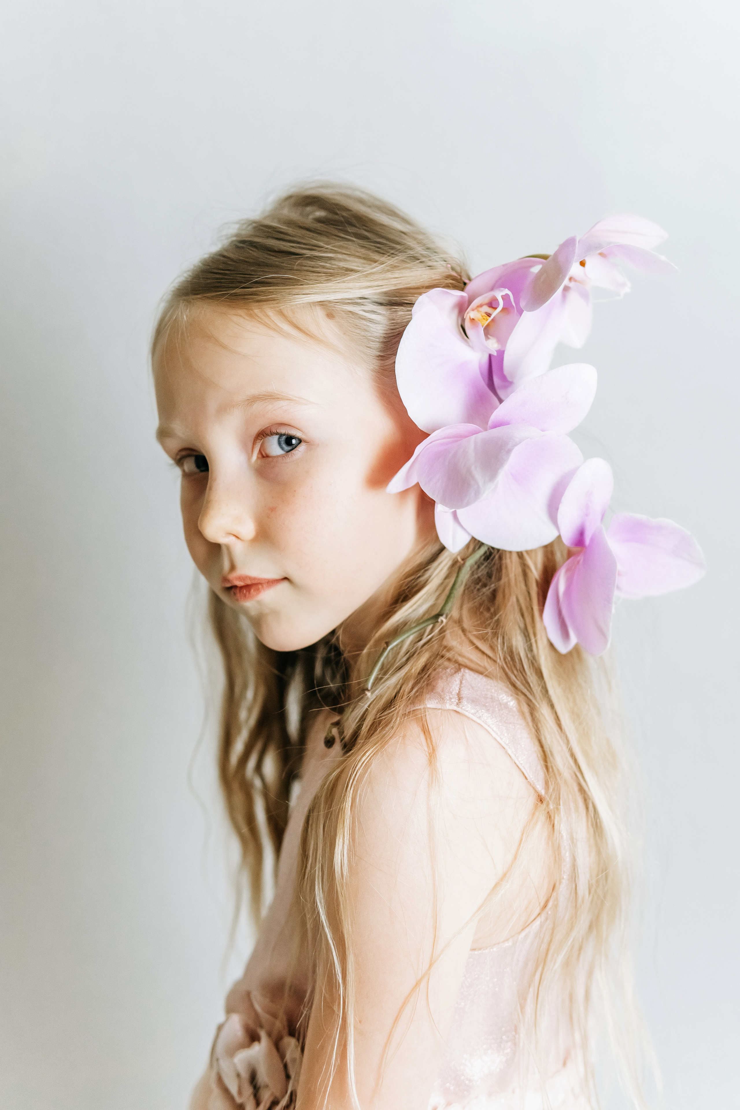 Полина с орхидеей. Женский и детский фотограф в Нытве Людмила Безгодова