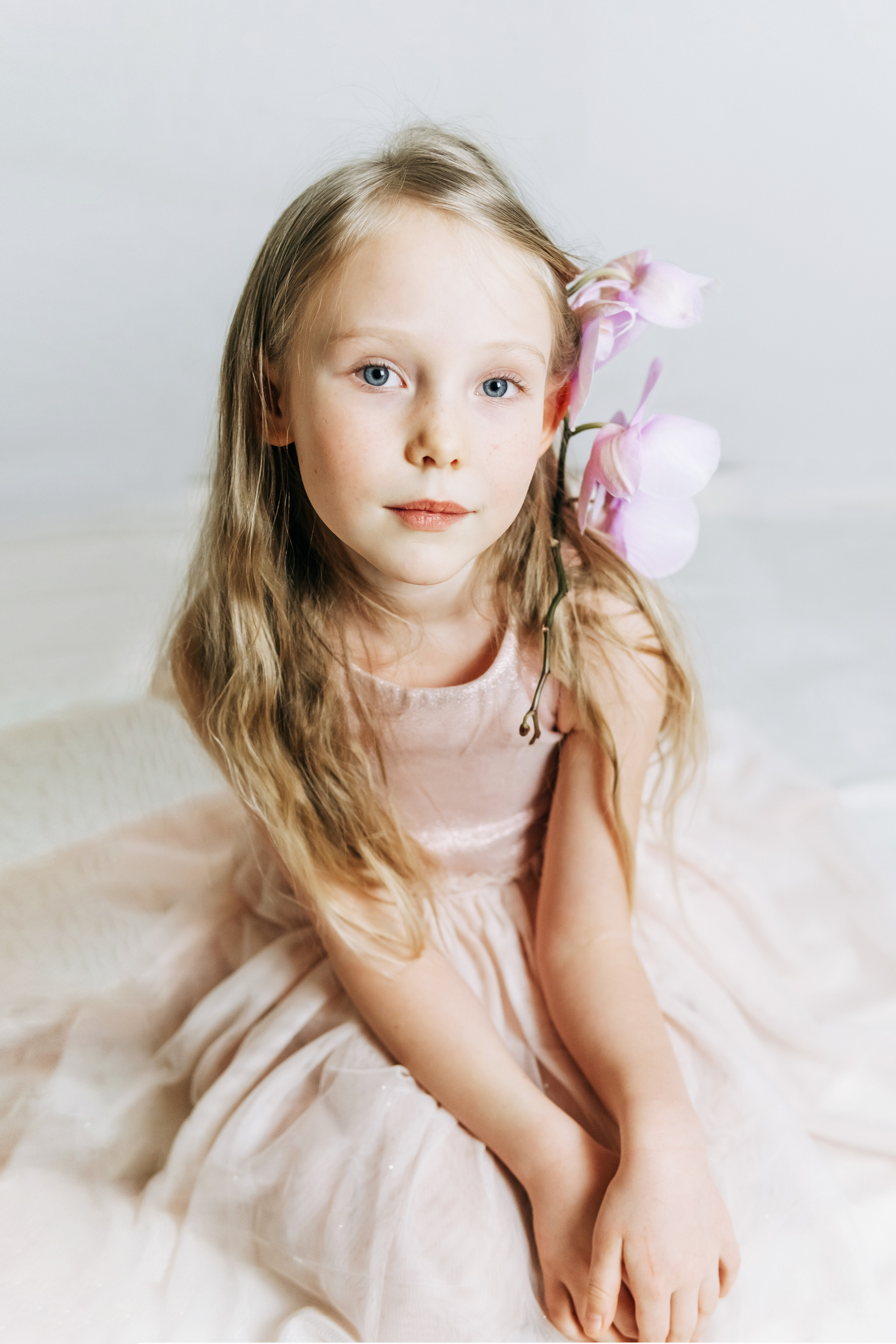 Полина с орхидеей. Женский и детский фотограф в Нытве Людмила Безгодова