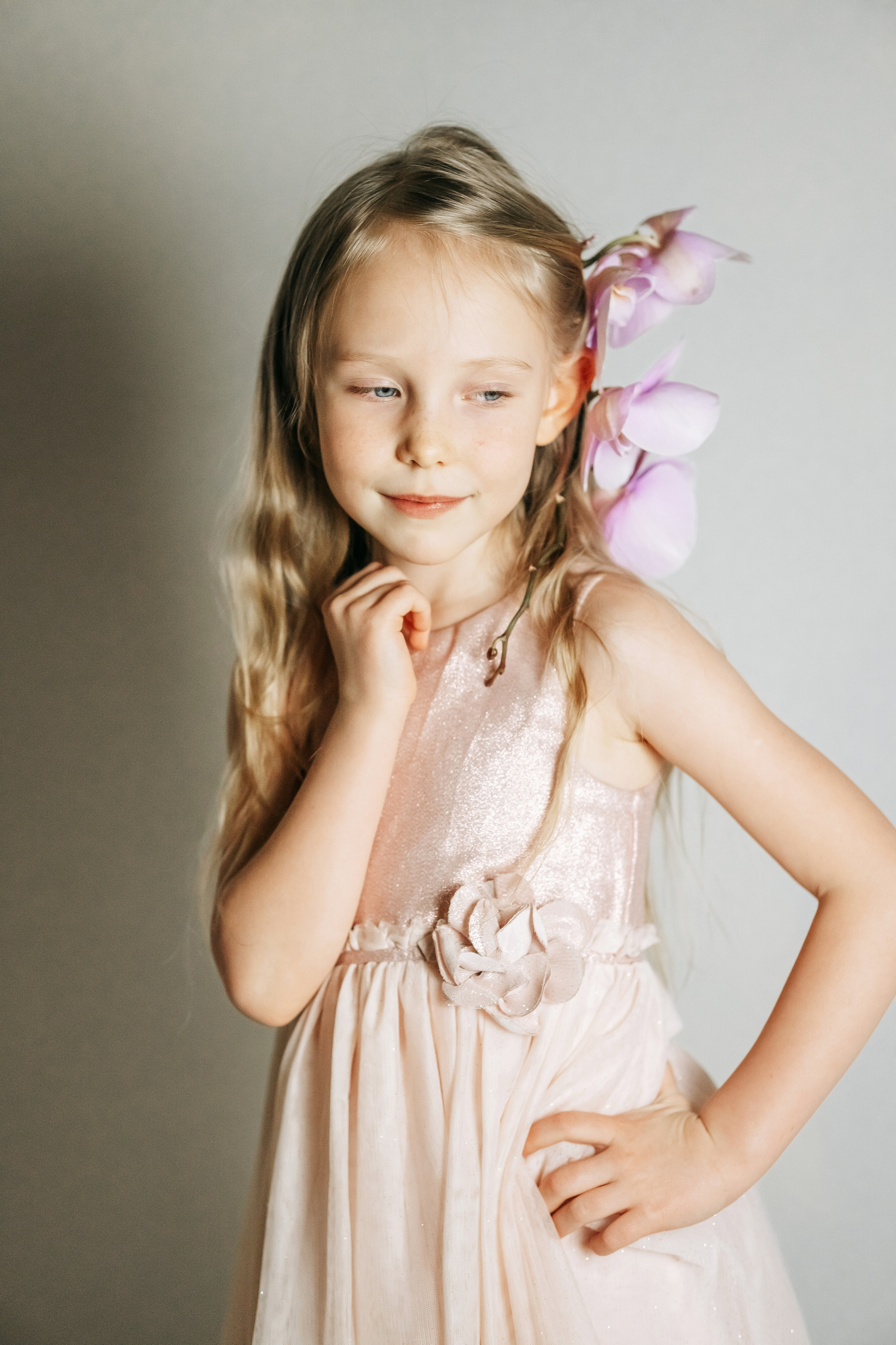 Полина с орхидеей. Женский и детский фотограф в Нытве Людмила Безгодова