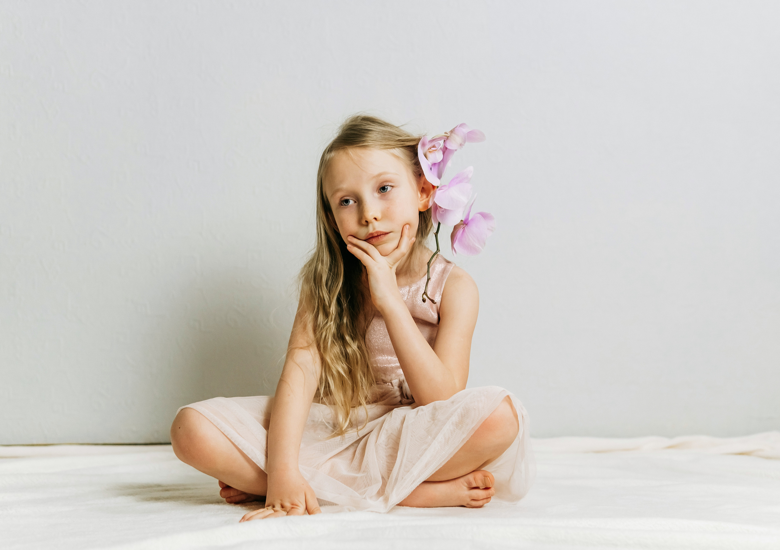 Полина с орхидеей. Женский и детский фотограф в Нытве Людмила Безгодова
