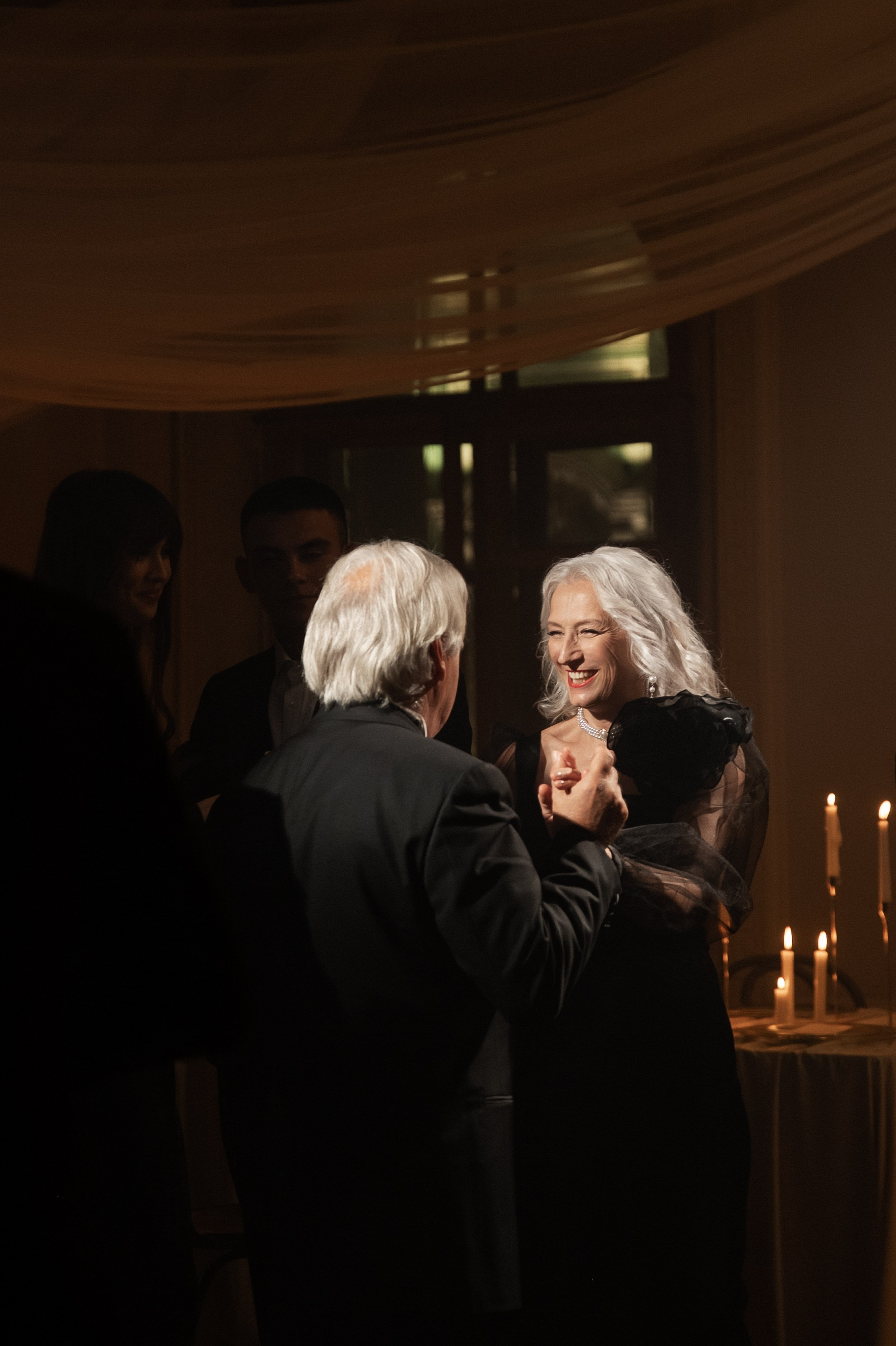 Камерный свадебный ужин при свечах в старинном особняке в фотостудии 21. Kult. Ярослава Ерина — свадебный фотограф в Москве