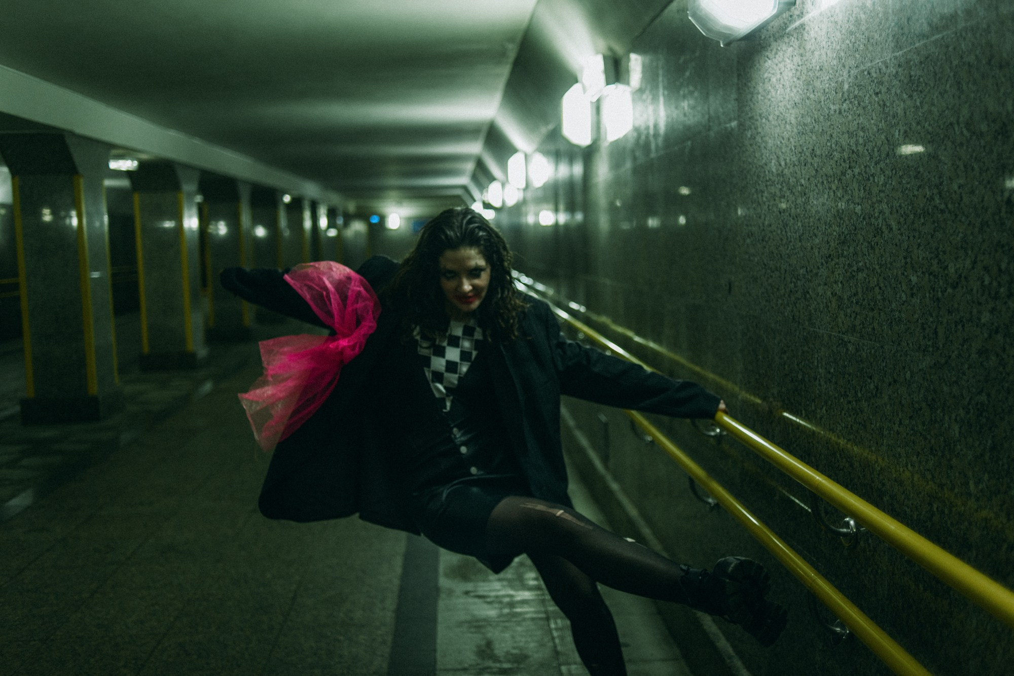 Фотосессия в стиле гранж в Тюмени — Закоулки города | Фотограф Дарья Мустафина. Портретный фотограф Тюмень Дарья Мустафина