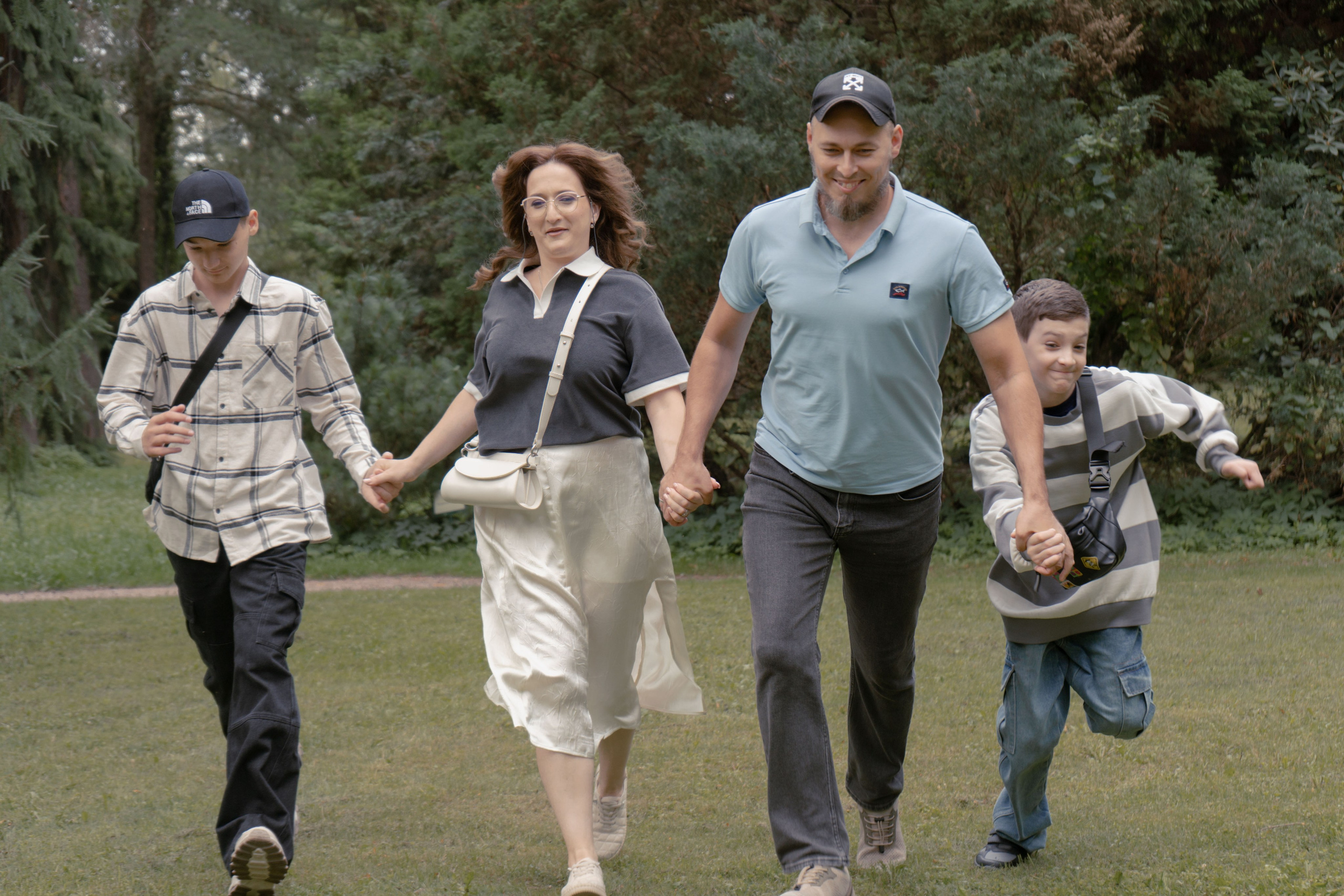 Бэкстейдж фотосессии подопечных фонда Адвита и их семей. Юля Мурашова портретный и документальный фотограф