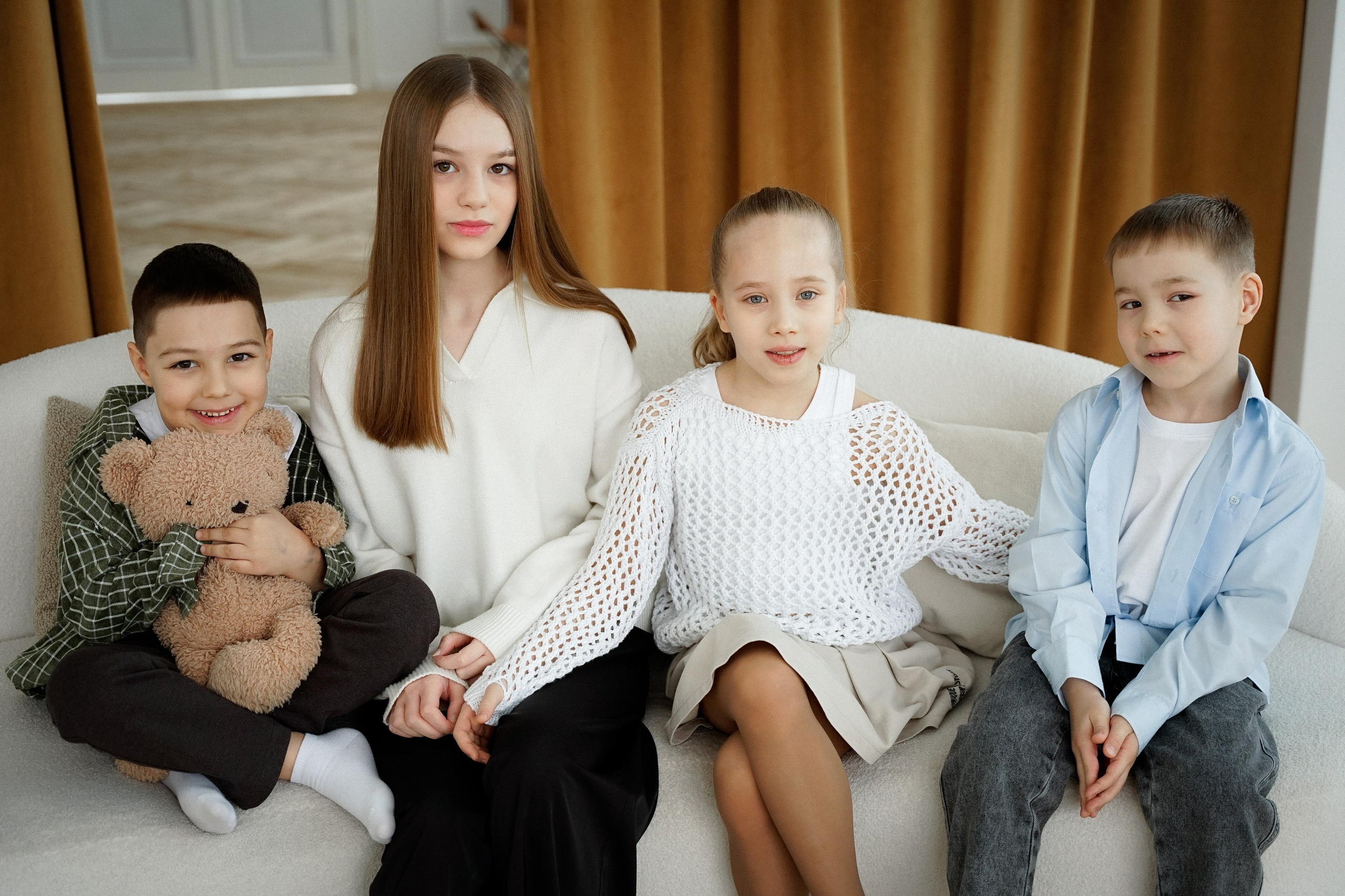 Студийная фотосессия для большой семьи в студии