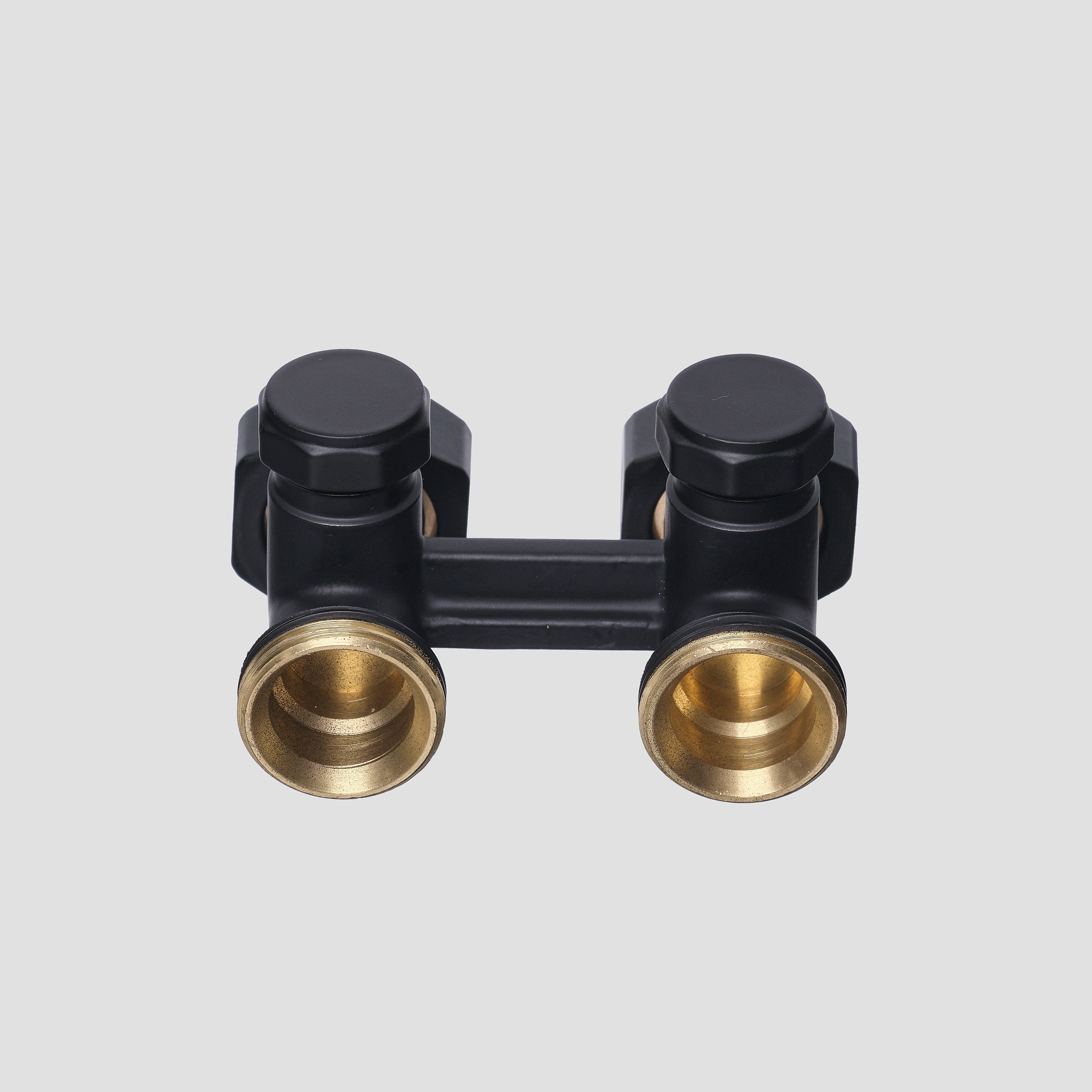 Предметные фотографии регуляторов и нагревателей для отопительных приборов