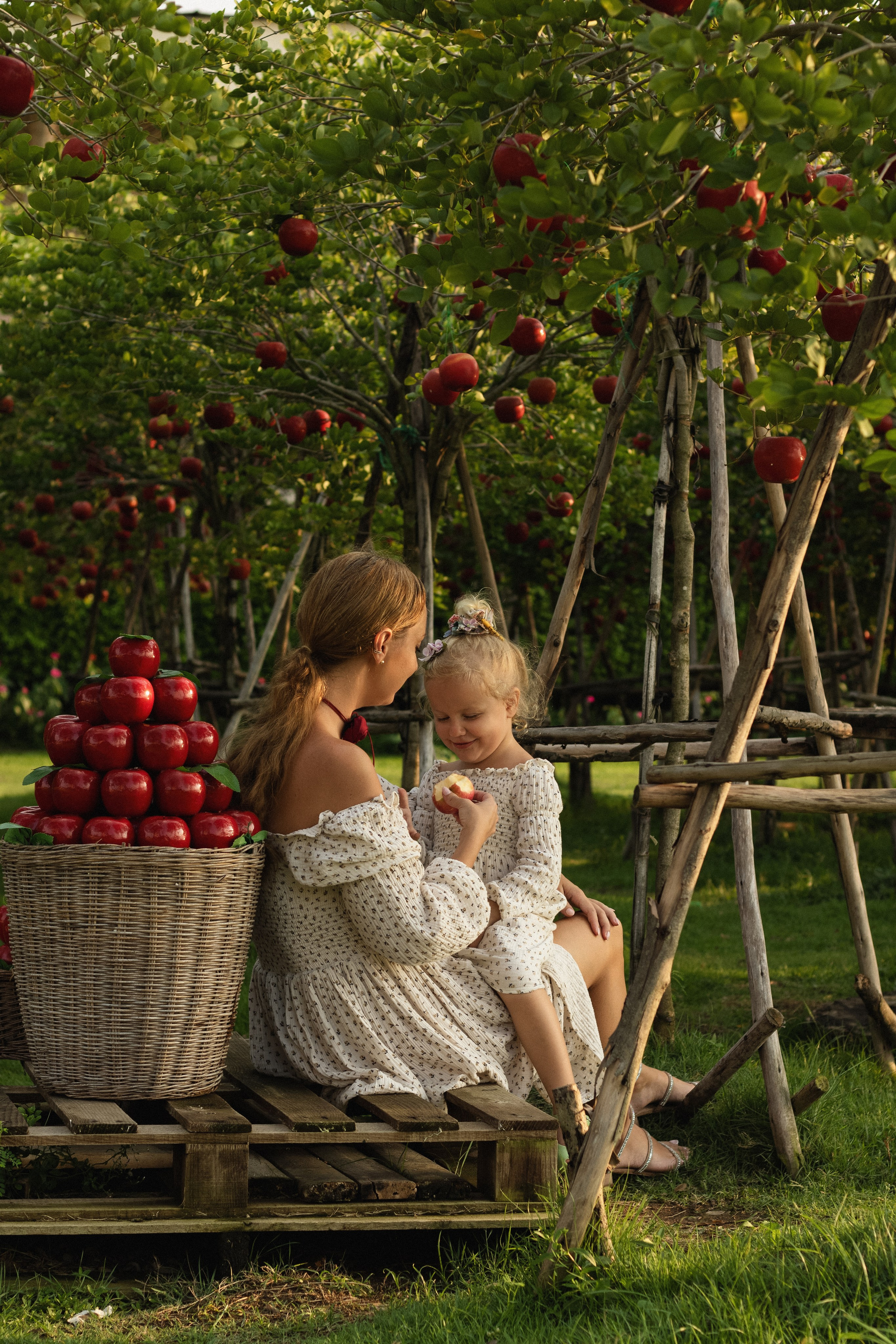Anna and Maria. Portrait photographer in Thailand