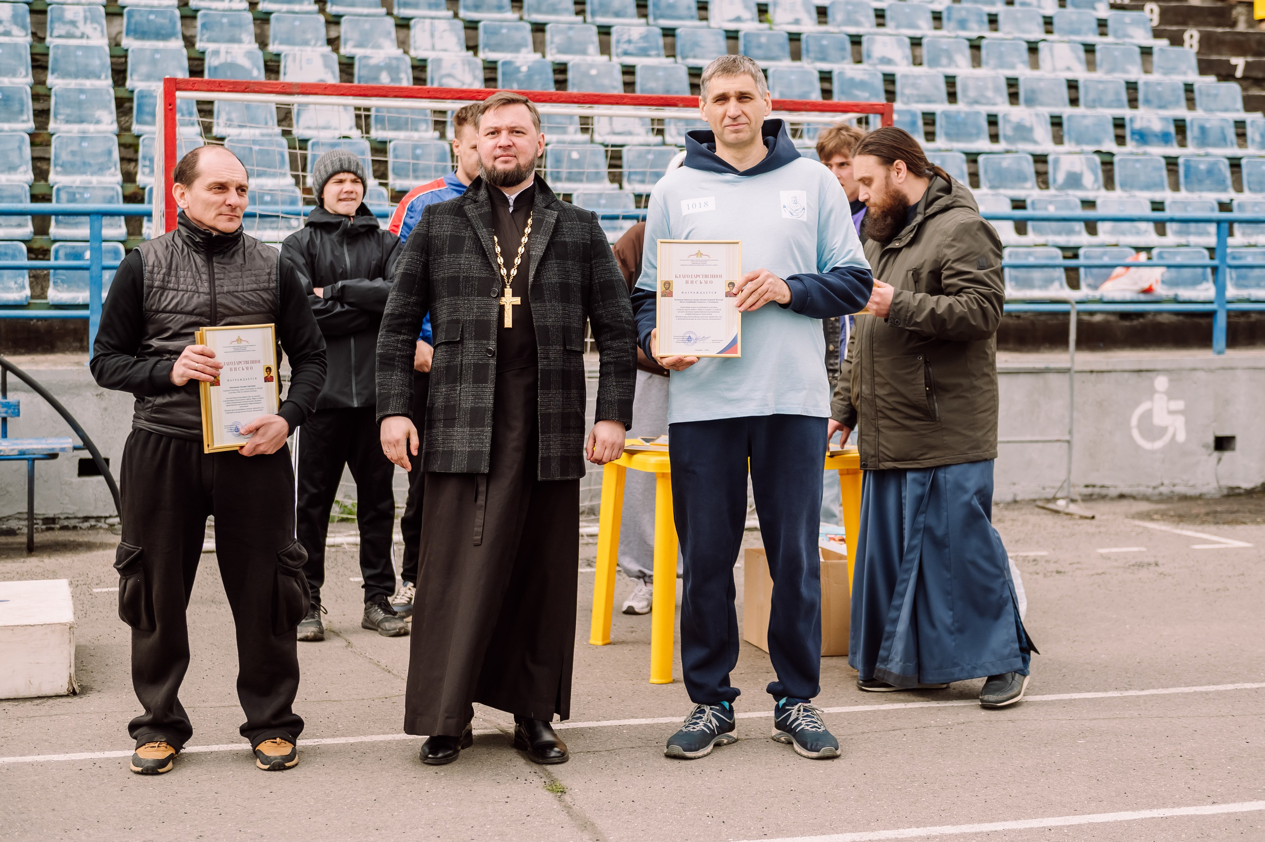 Пасхальный забег «Вера и Спорт» на стадионе Шахтёр. Детский фотограф, семейный фотограф и репортажи в Кемерово