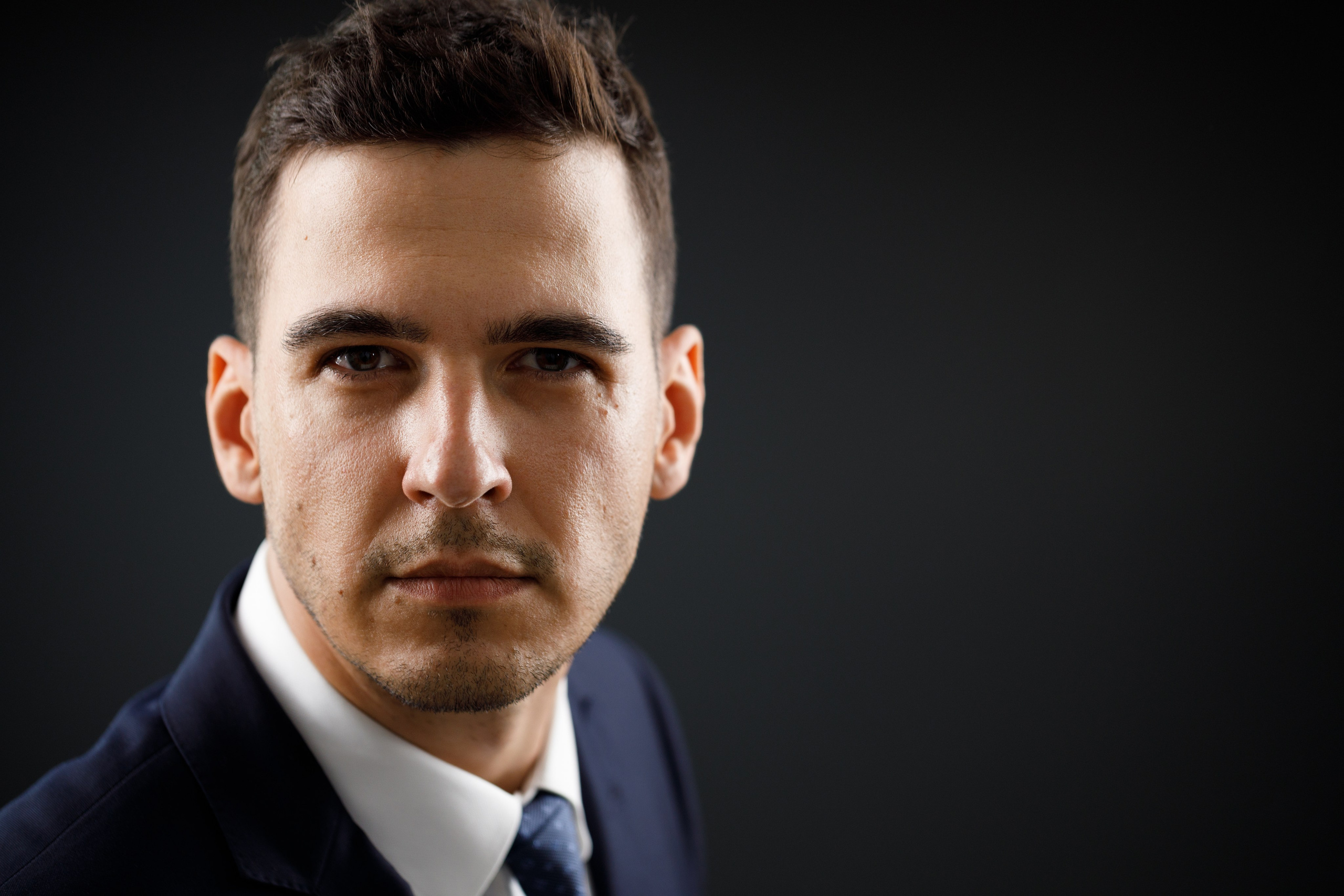 Headshot & portrait session for Arthur. Headshot & portrait photographer Alexei Shendrick