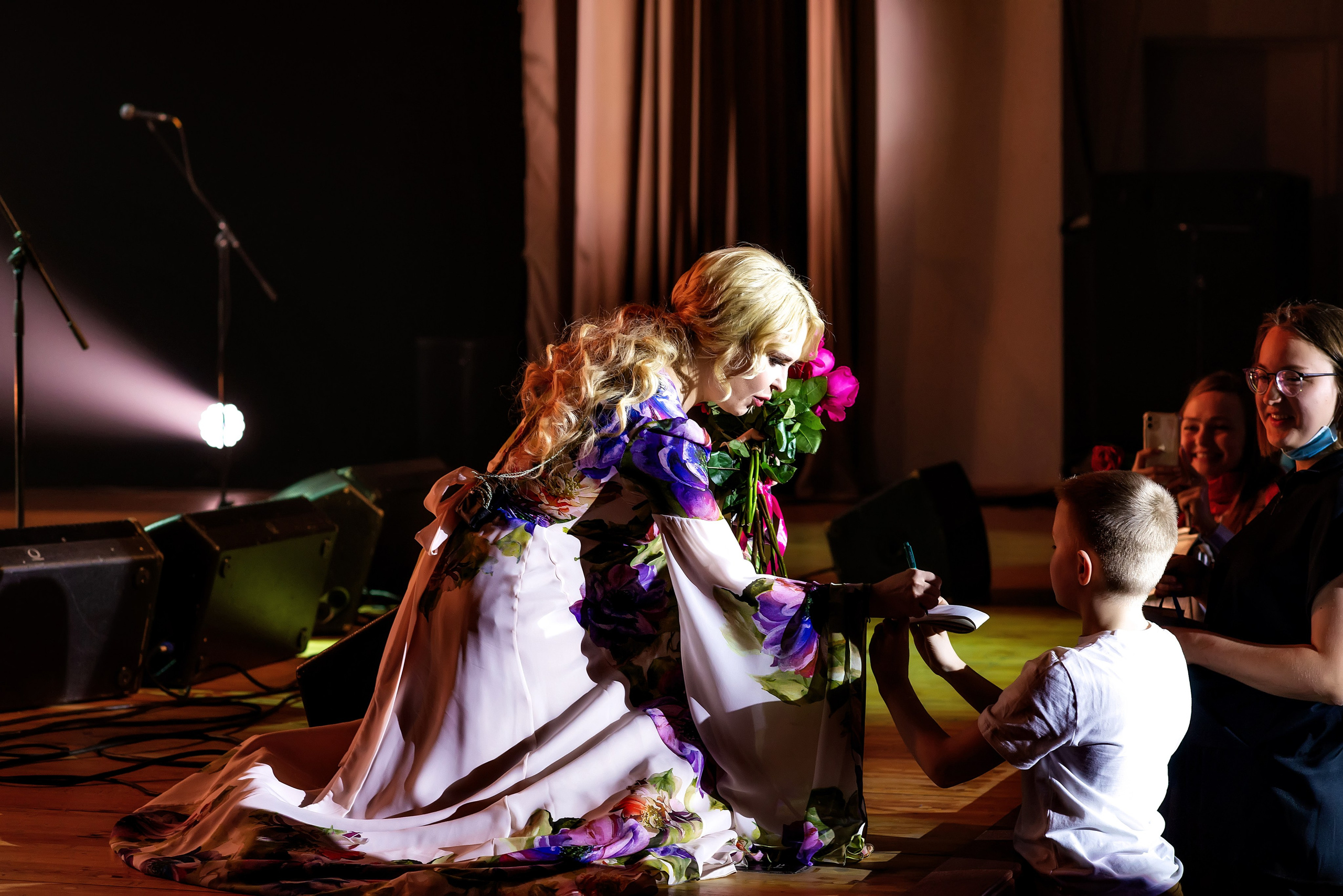 Концерт Пелагеи. Школьный, фэшн фотограф в Тюмени и в России Ирина Королева