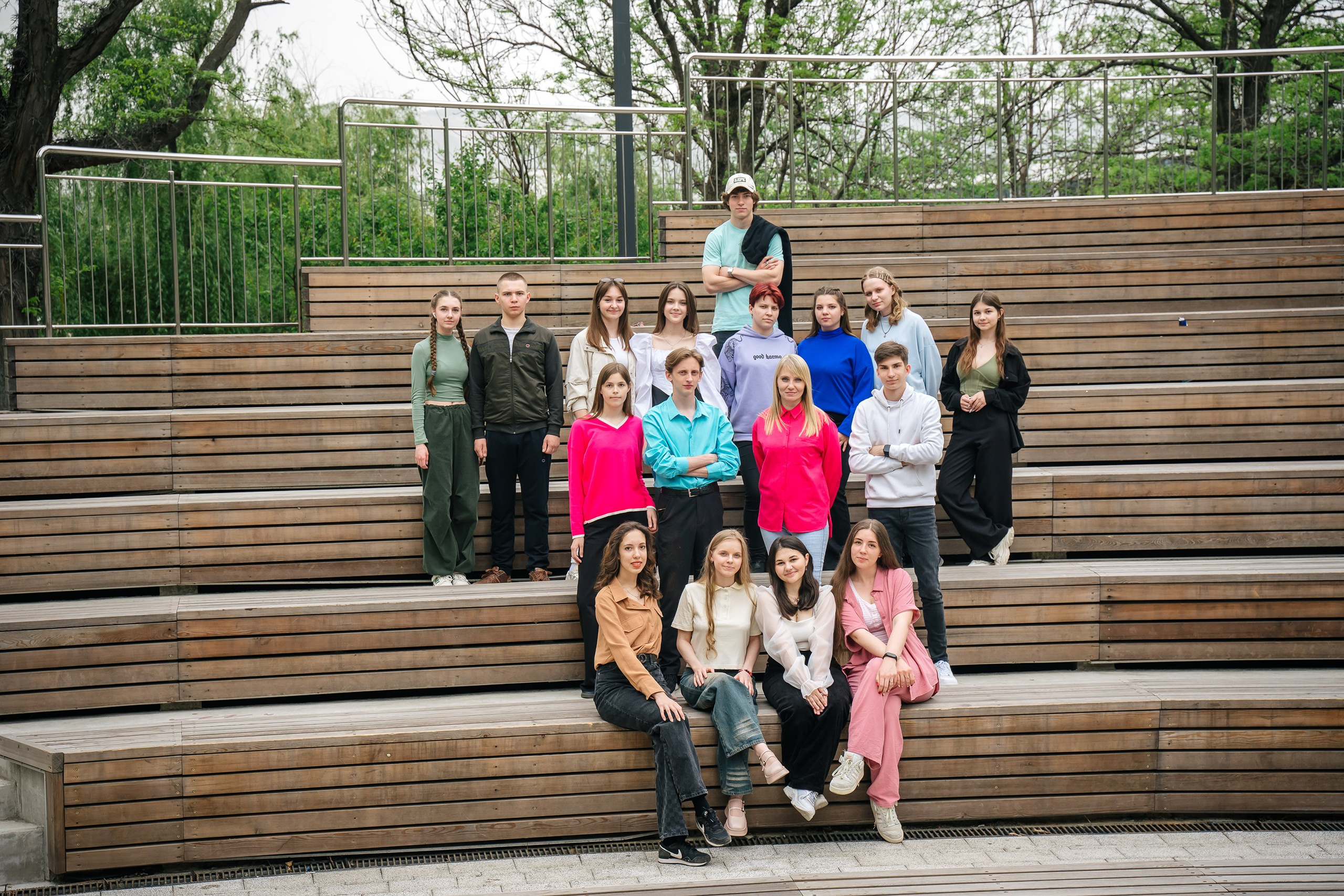 Фотографии с друзьями. Выпускные альбомы, школьные фотосессии в городе Новороссийске