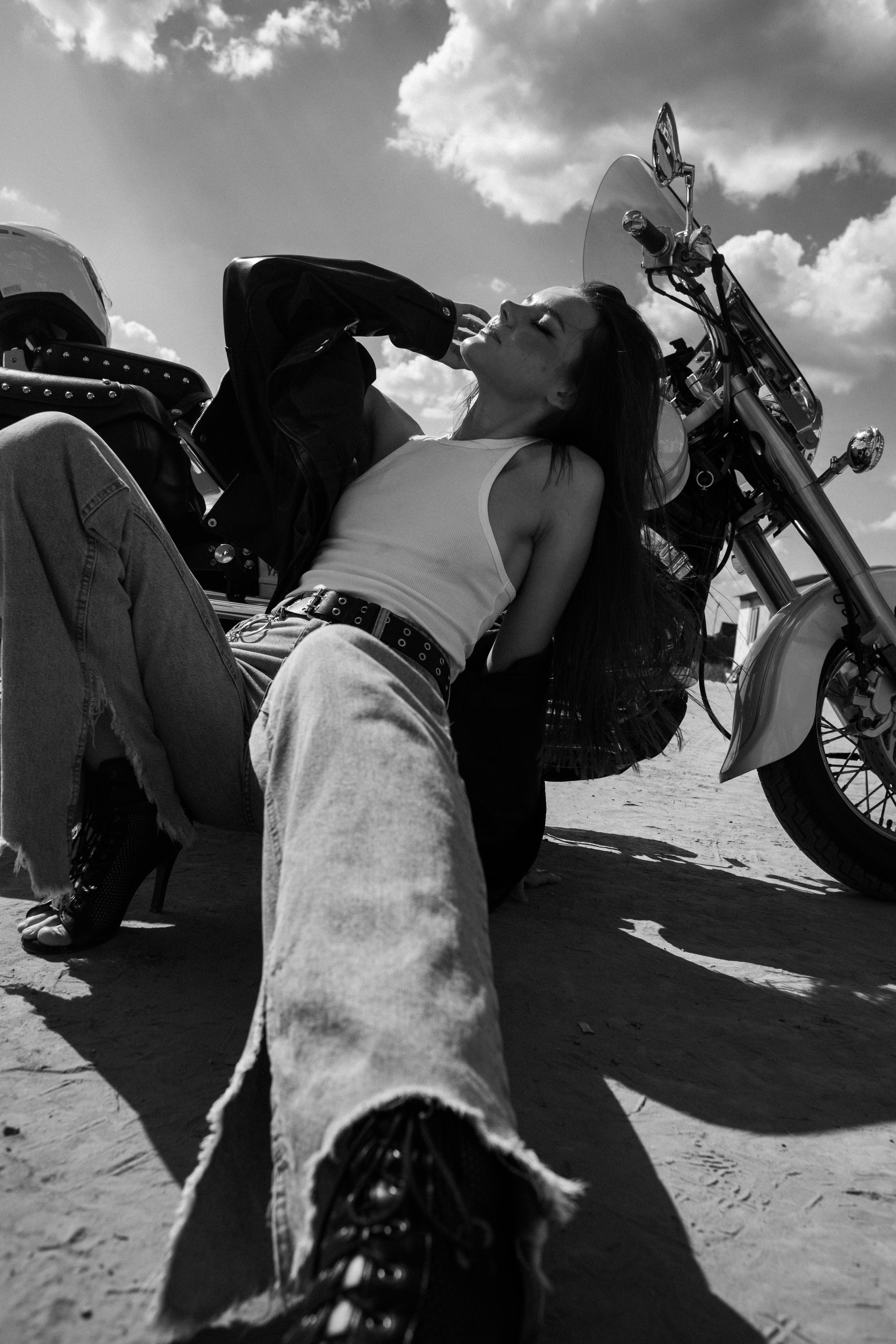 С мотоциклом. Фотограф в Тюмени Даша Михнова. Портреты, фотопроекты, фотодни