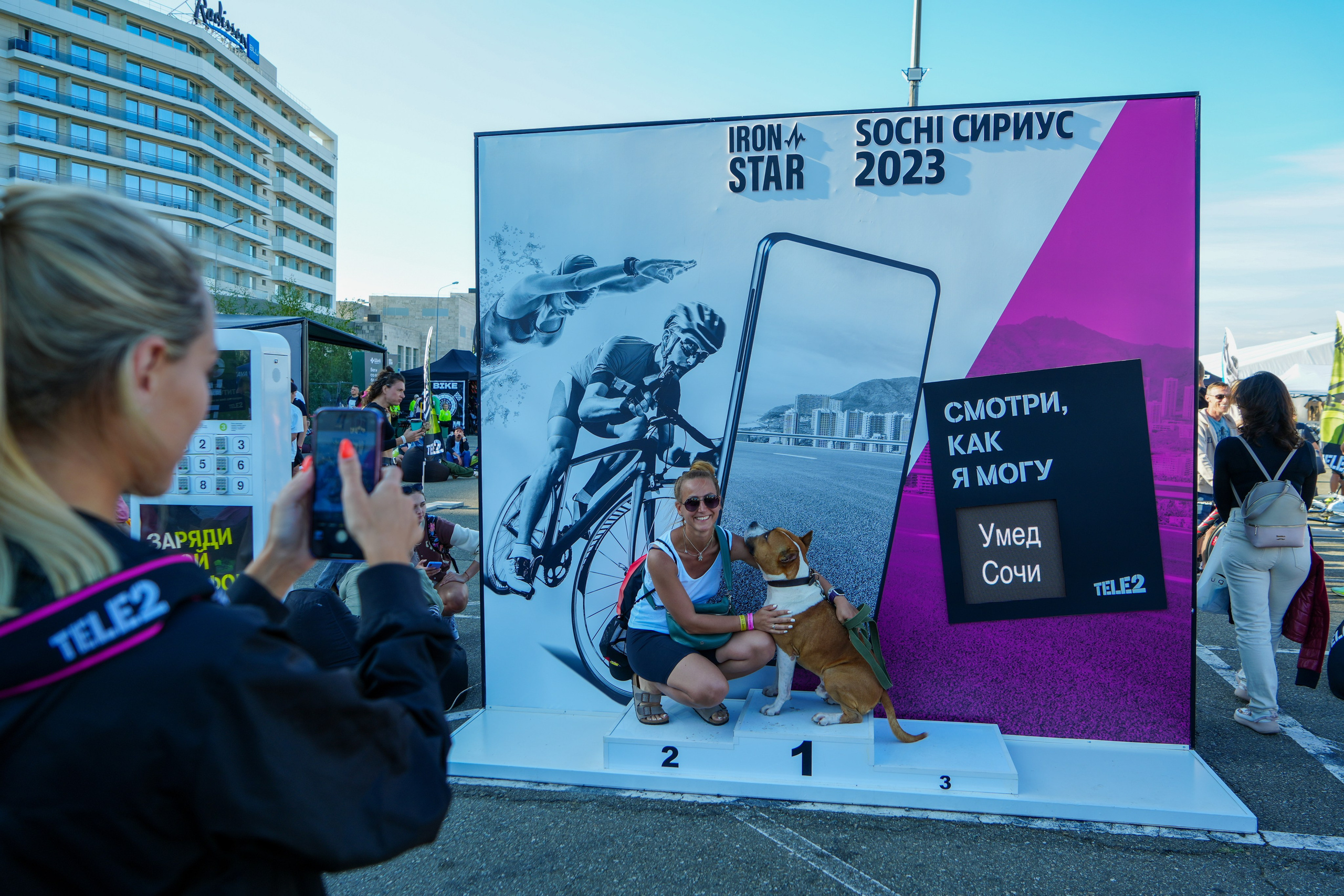 Фотоотчет партнерской интеграции для компании TELE2 на фестивале Ironstar. Репортажный фотограф в Красной Поляне и Сочи Павлюченко Екатерина