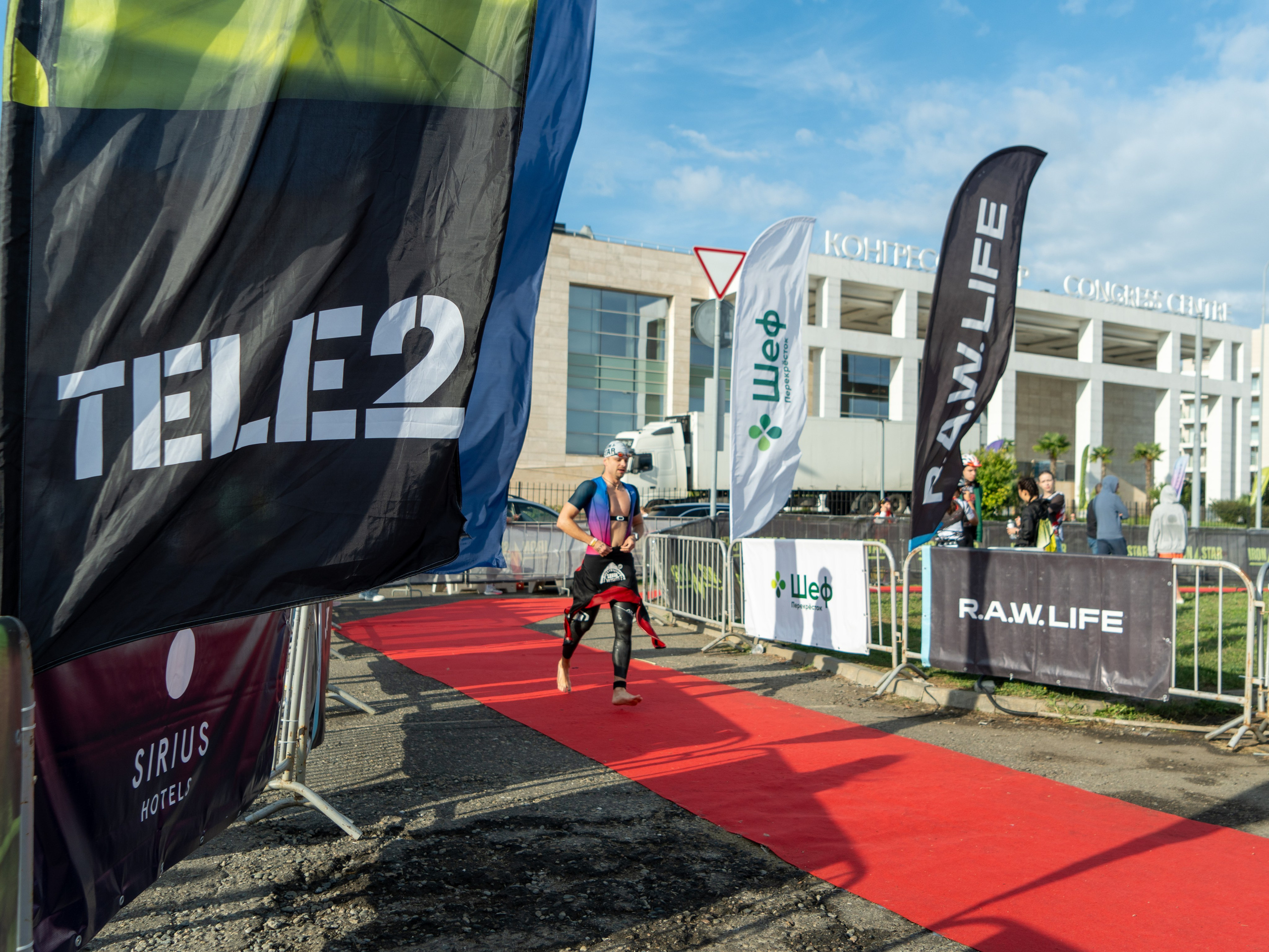 Фотоотчет партнерской интеграции для компании TELE2 на фестивале Ironstar. Репортажный фотограф в Красной Поляне и Сочи Павлюченко Екатерина
