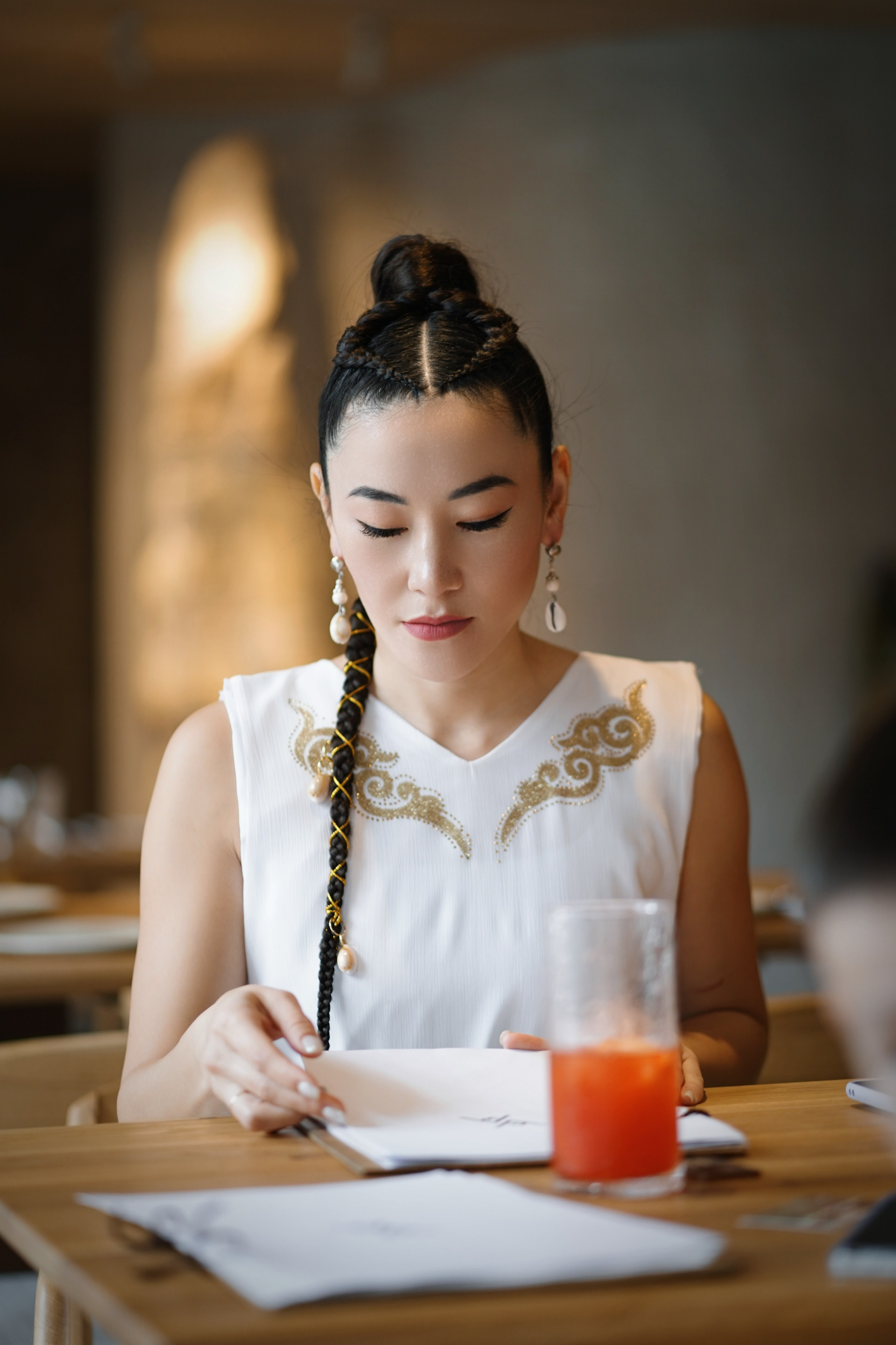 В ресторане Рерих. Выездной фотограф-видеограф в Республике Алтай Солоны Куюкова