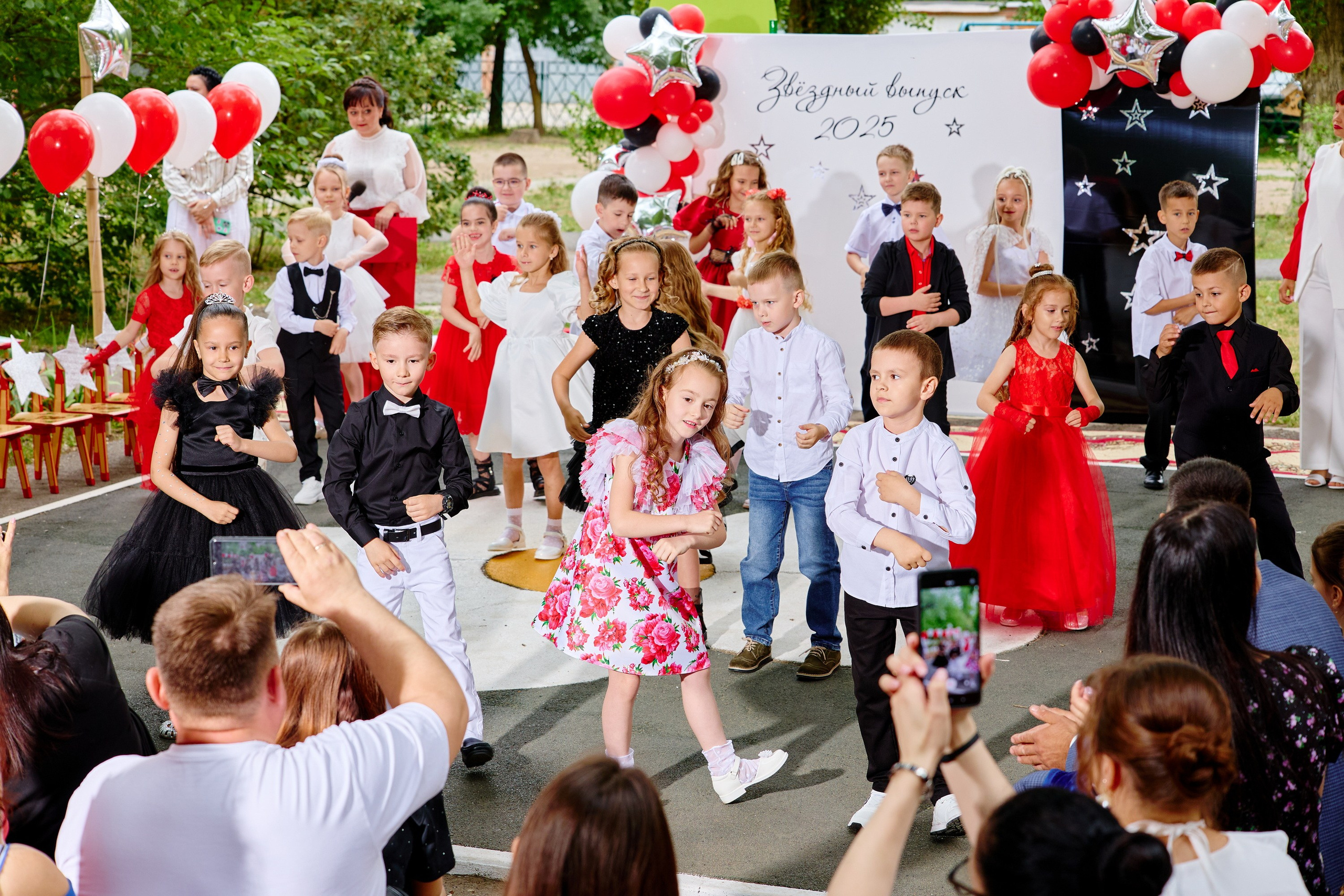 Выпускной 45 сад. Фотограф Выпускные альбомы Таганрог Сергей Коробченко