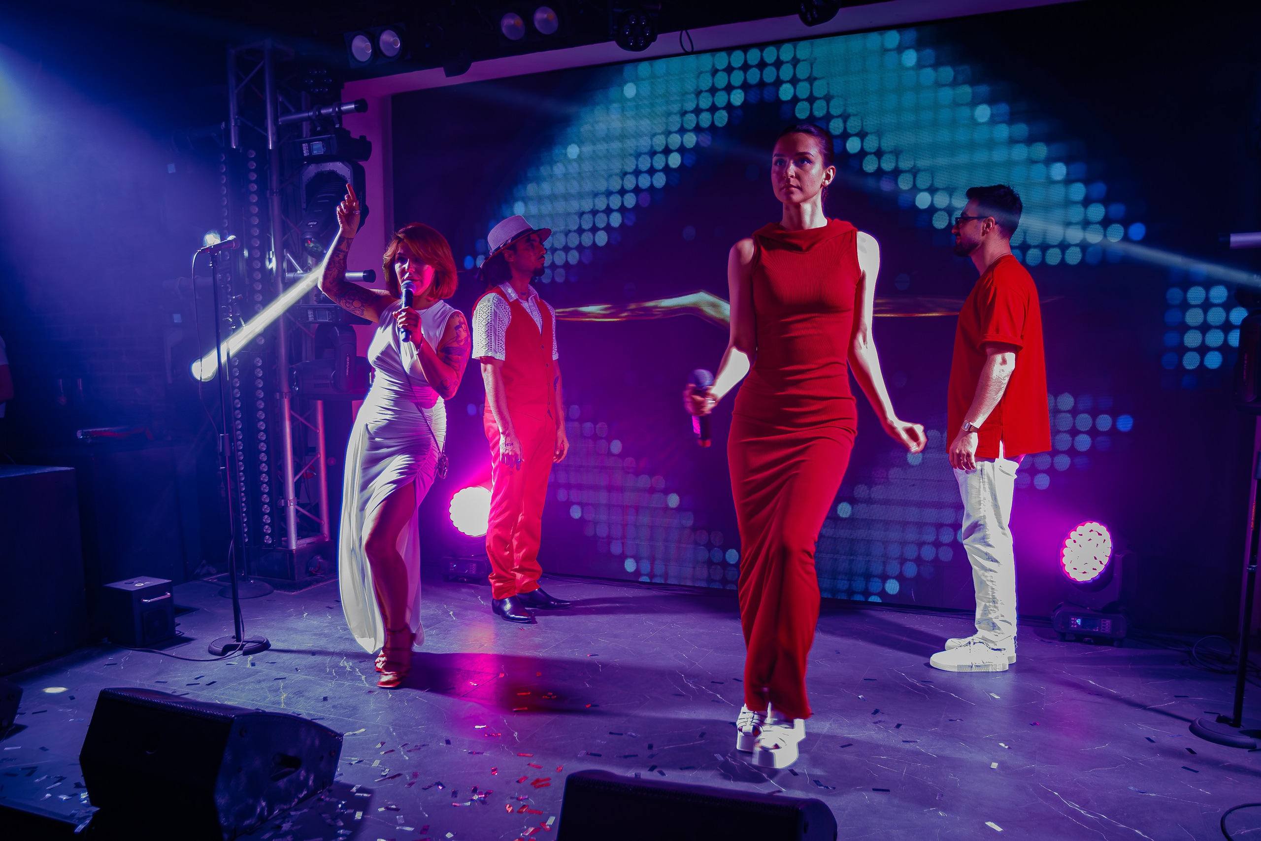 «Karena Makarena"_Чайка на пляже_ Ялта_6.06.2025 г. Аминов Руслан | Фотограф