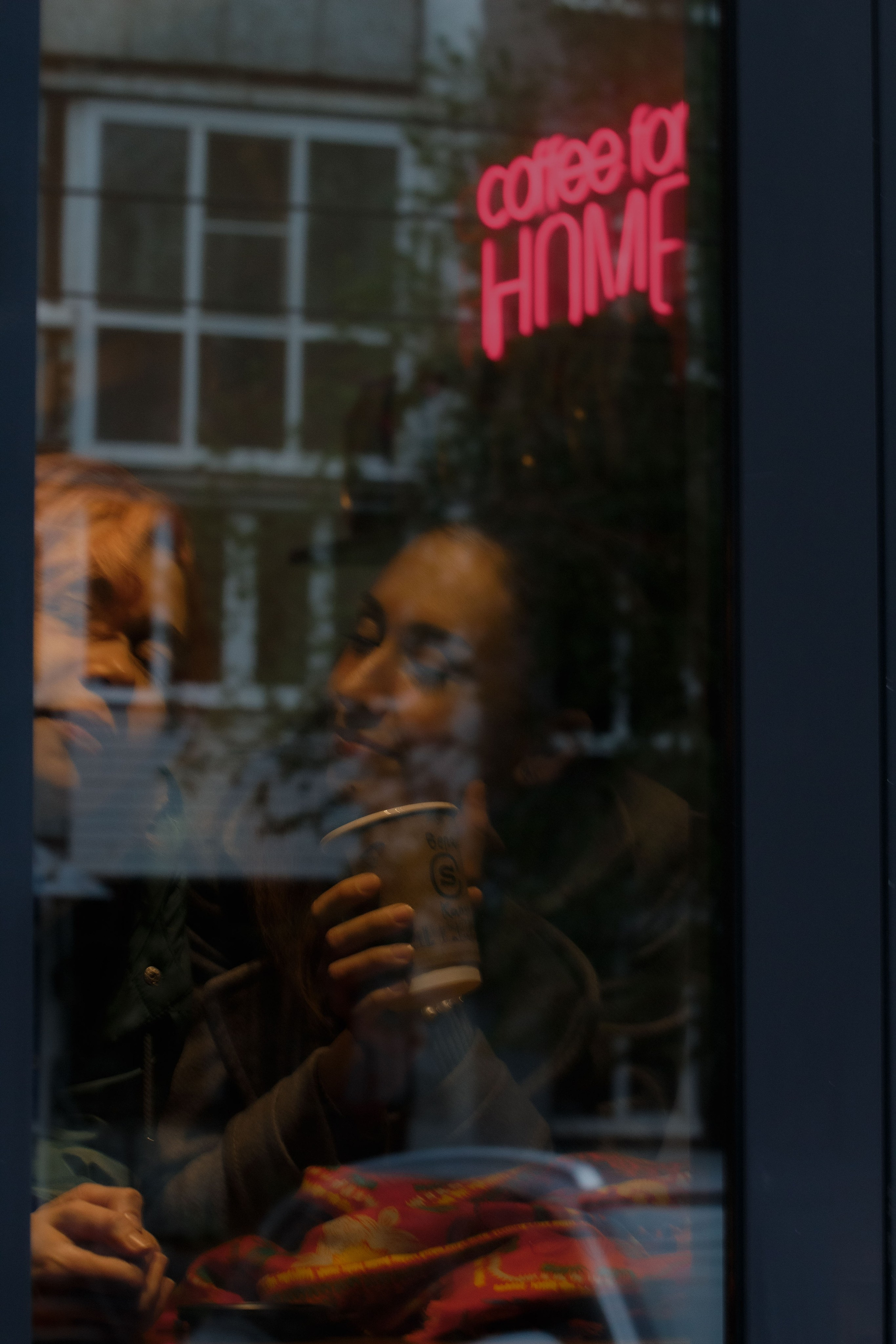 Фотосессия в формате прогулки-подглядывания. Фотограф Екатерина Козловская