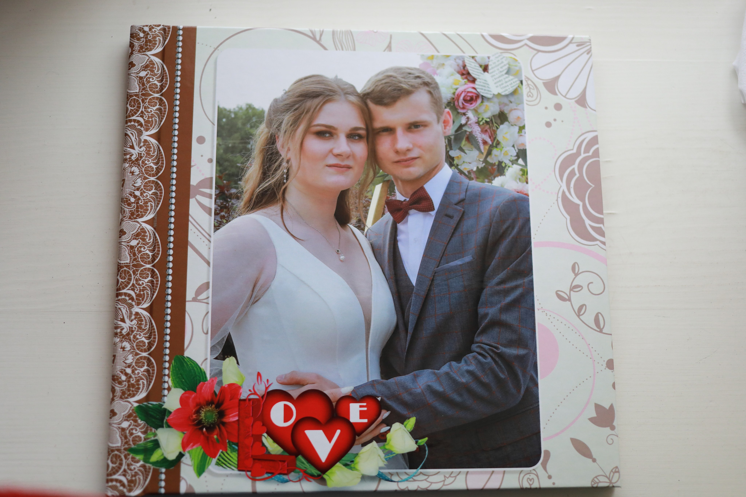 medlori fotobook Фотокниги в Липецке. Свадебная фотокнига «WEDDING DAY» Фотокнига постраничная (от 20 до 40 страниц), цена зависит от количества разворотов. Варианты фотокниг, созданные мной от фотосъёмки до дизайна. Цена: от 7500 руб за 10 разворотов. Обложка жёсткая, листы 350 мг. Фотограф Медведева Лариса.