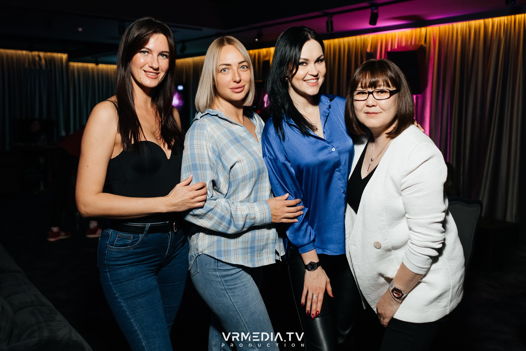 ЗИМА ХОЛОДА в караоке-баре «Volna»