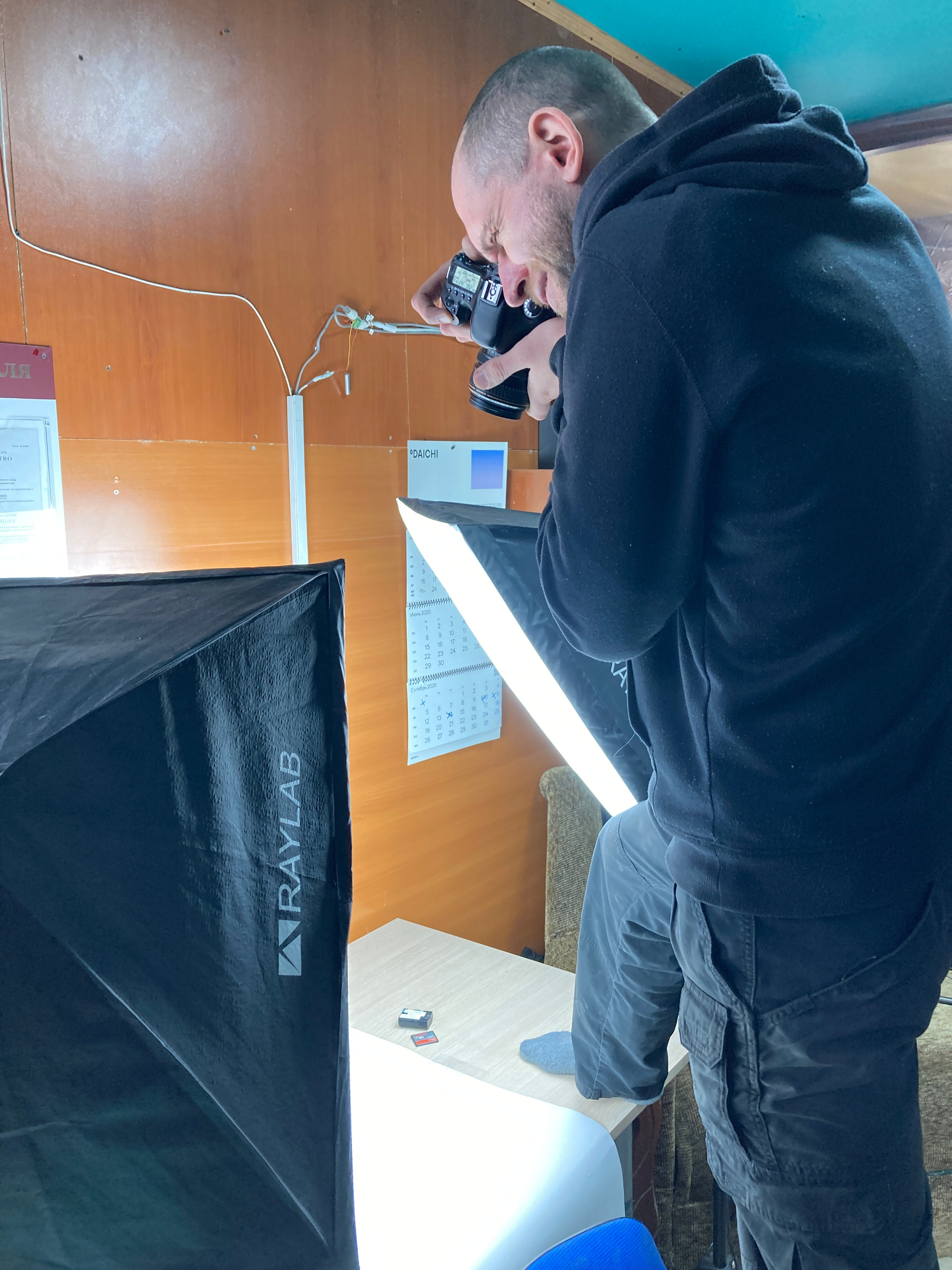 Backstage. Предметный фотограф в Симферополе Антон Катунин