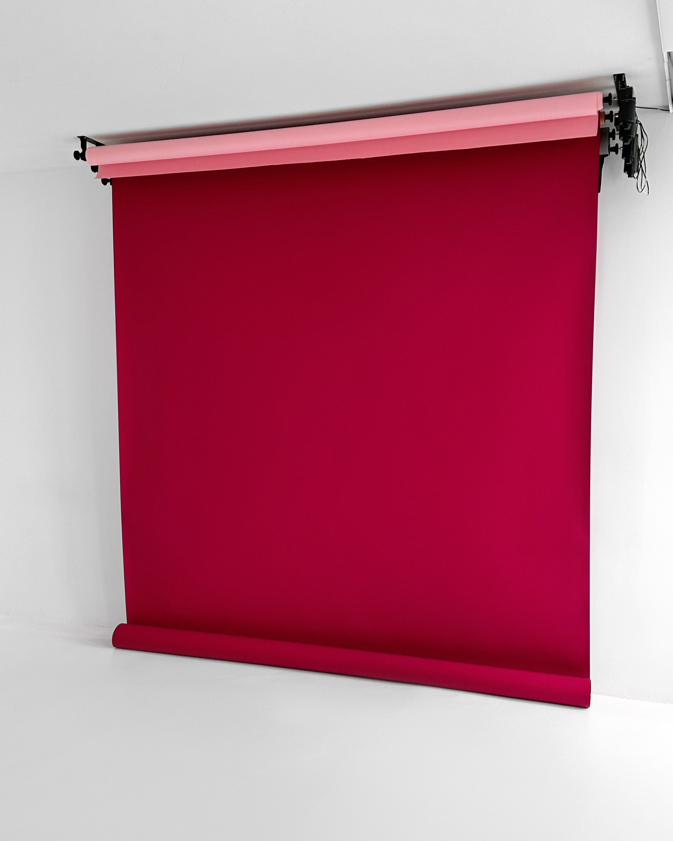 полотно 3 м в ширину, раскатка до полна входит в стоимость, раскатка до 3 метров - 500 руб