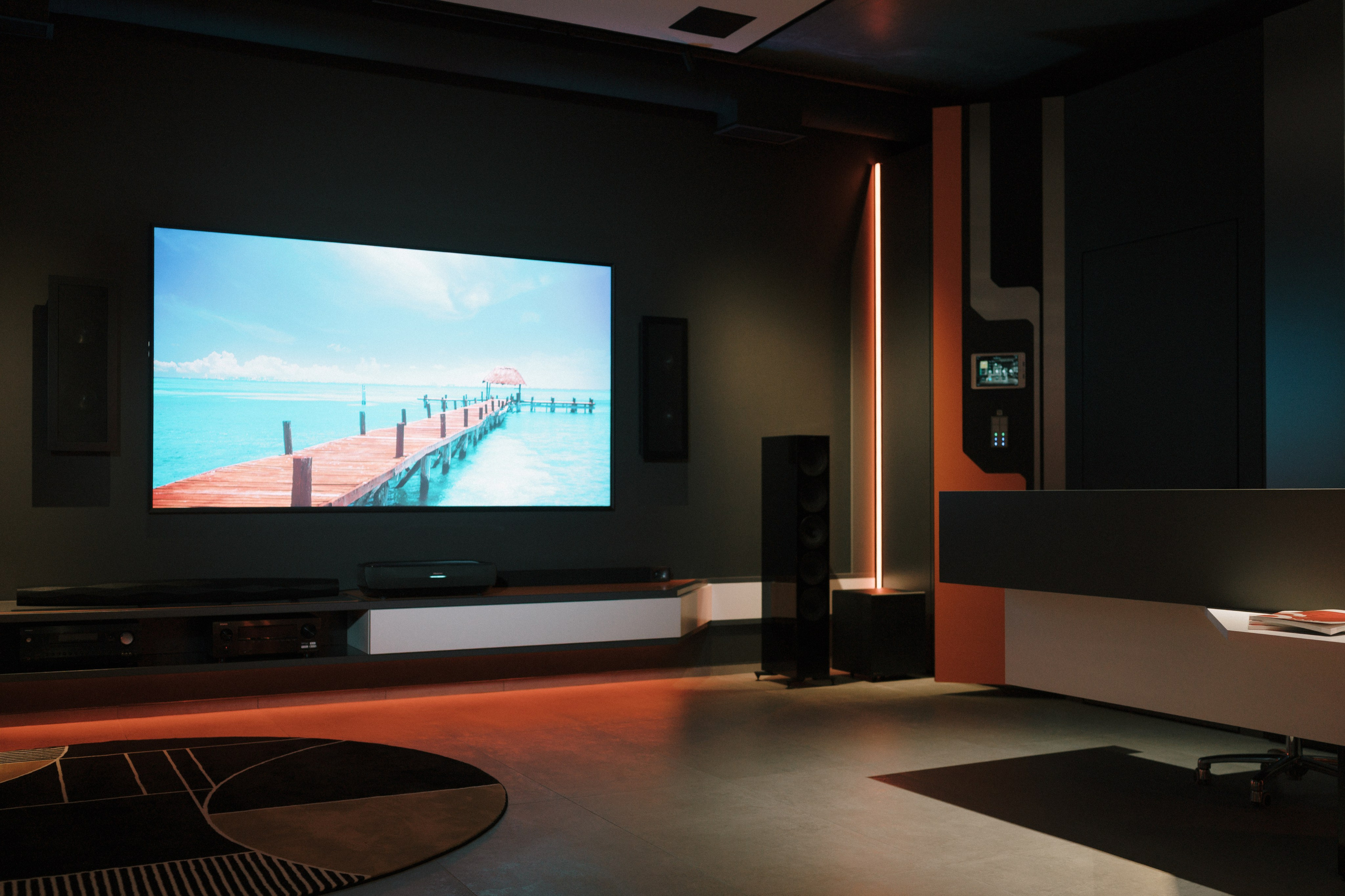 HI-TECH HOUSE. Свадебный и семейный фотограф Никита Корохов