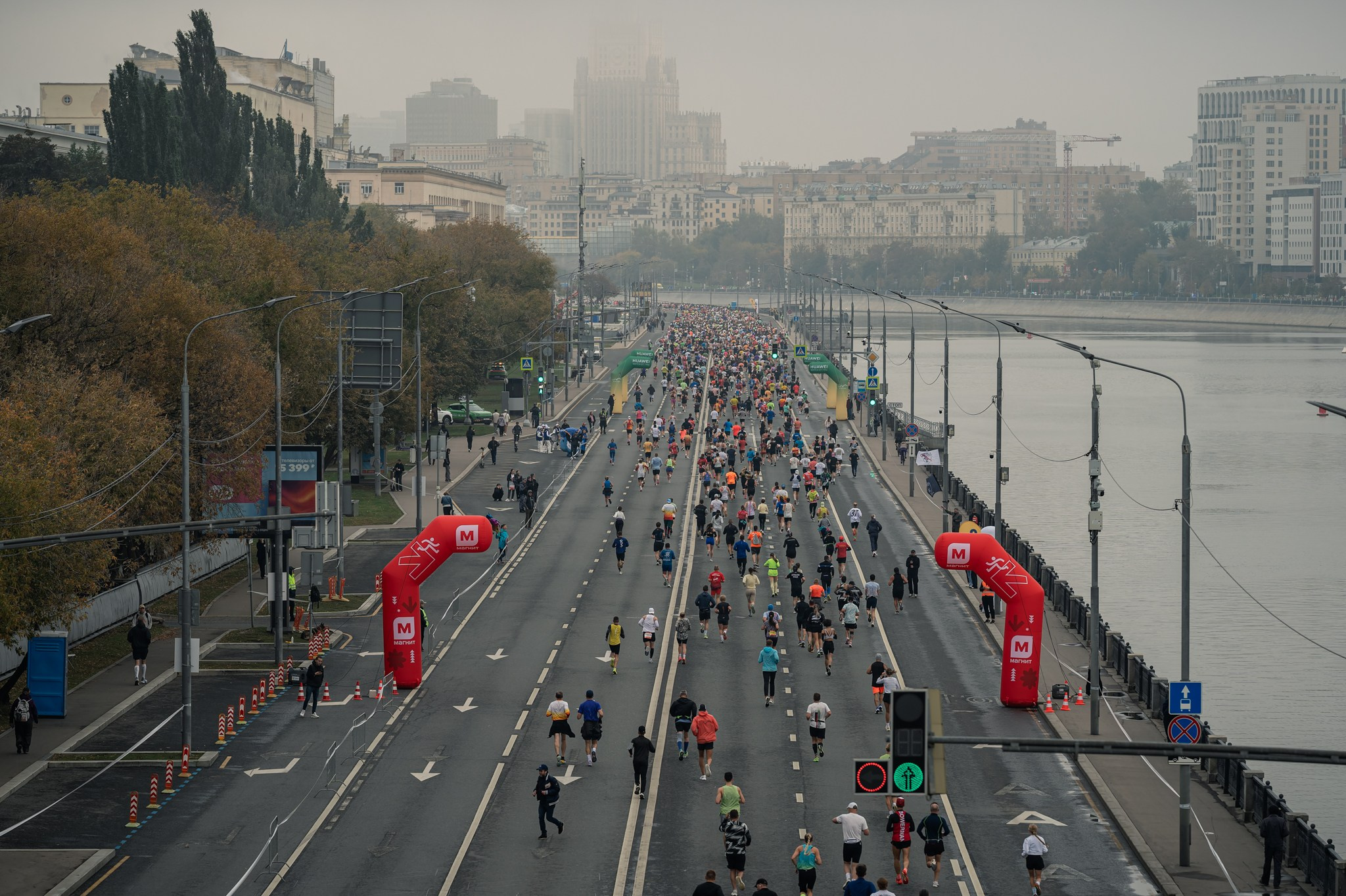 Московский марафон 2026. Забег на 10 км. Фоторепортаж | Сергей Чурносов