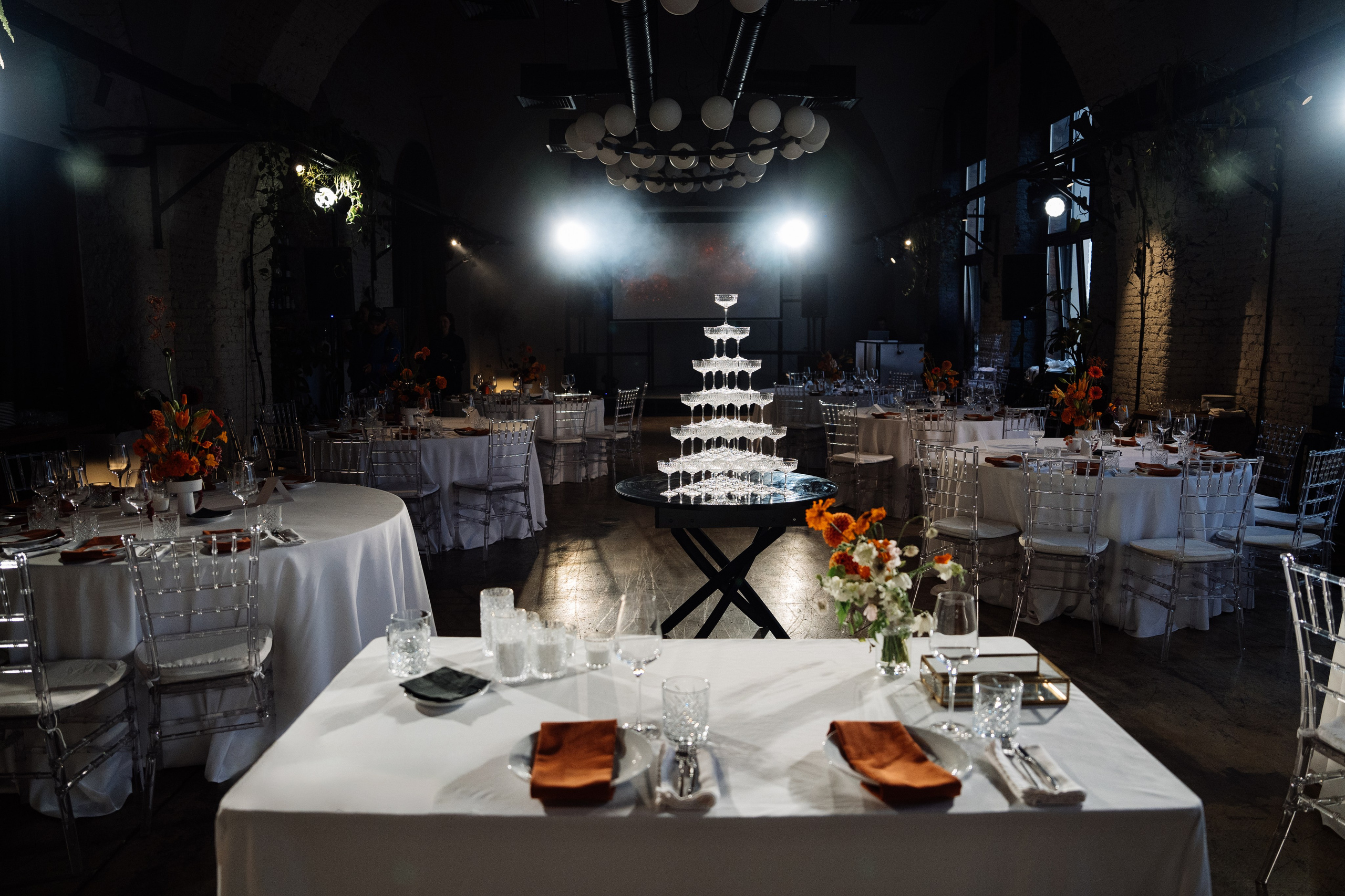 Оранжевая свадьба в гребешках. Свадебный фотограф организатор в Санкт-Петербурге Ассоль Опарина