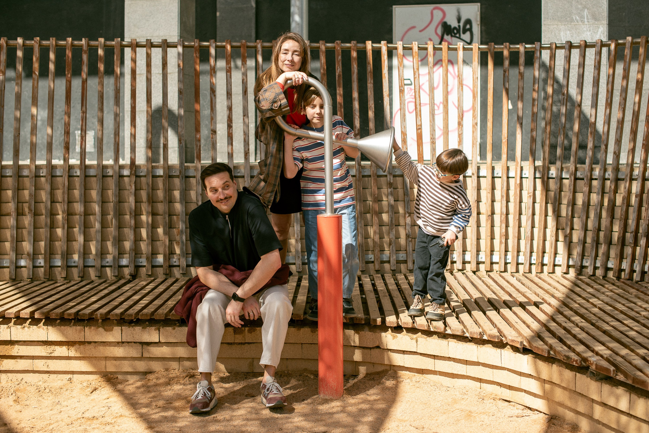 Солнечный день в Лес Кортс. Документальная семейная фотография в Барселоне и за её пределами