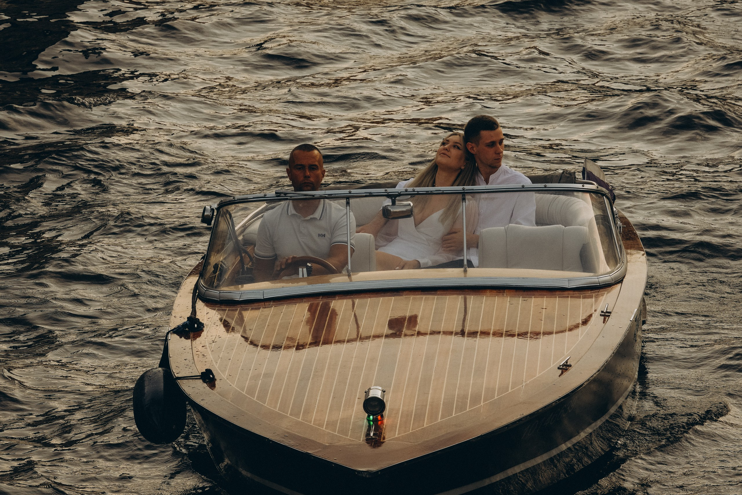 СВАДЕНБНАЯ СЬЕМКА НА КАТЕРЕ ПО КАНАЛАМ САНКТ-ПЕТЕРБУРГА И В АКВАТОРИИ НЕВЫ. Профессиональный фотограф, Санкт-Петербург — Виктория Богомолова