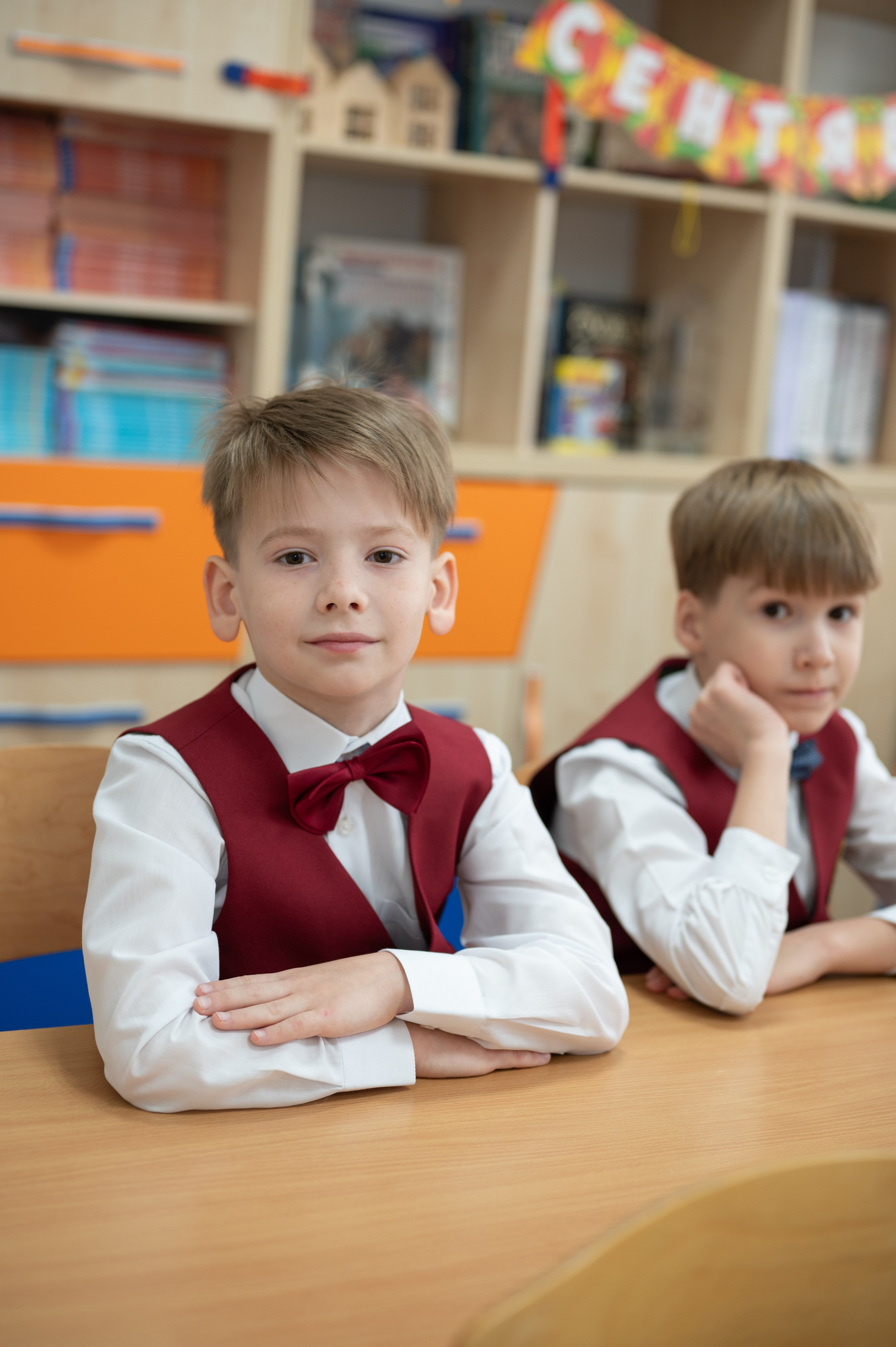 1 сентября 16 гимназия 2 класс (линейка + в классе+ на улице). Фотограф новорожденных, семейный детский в Тюмени Татьяна Морозова