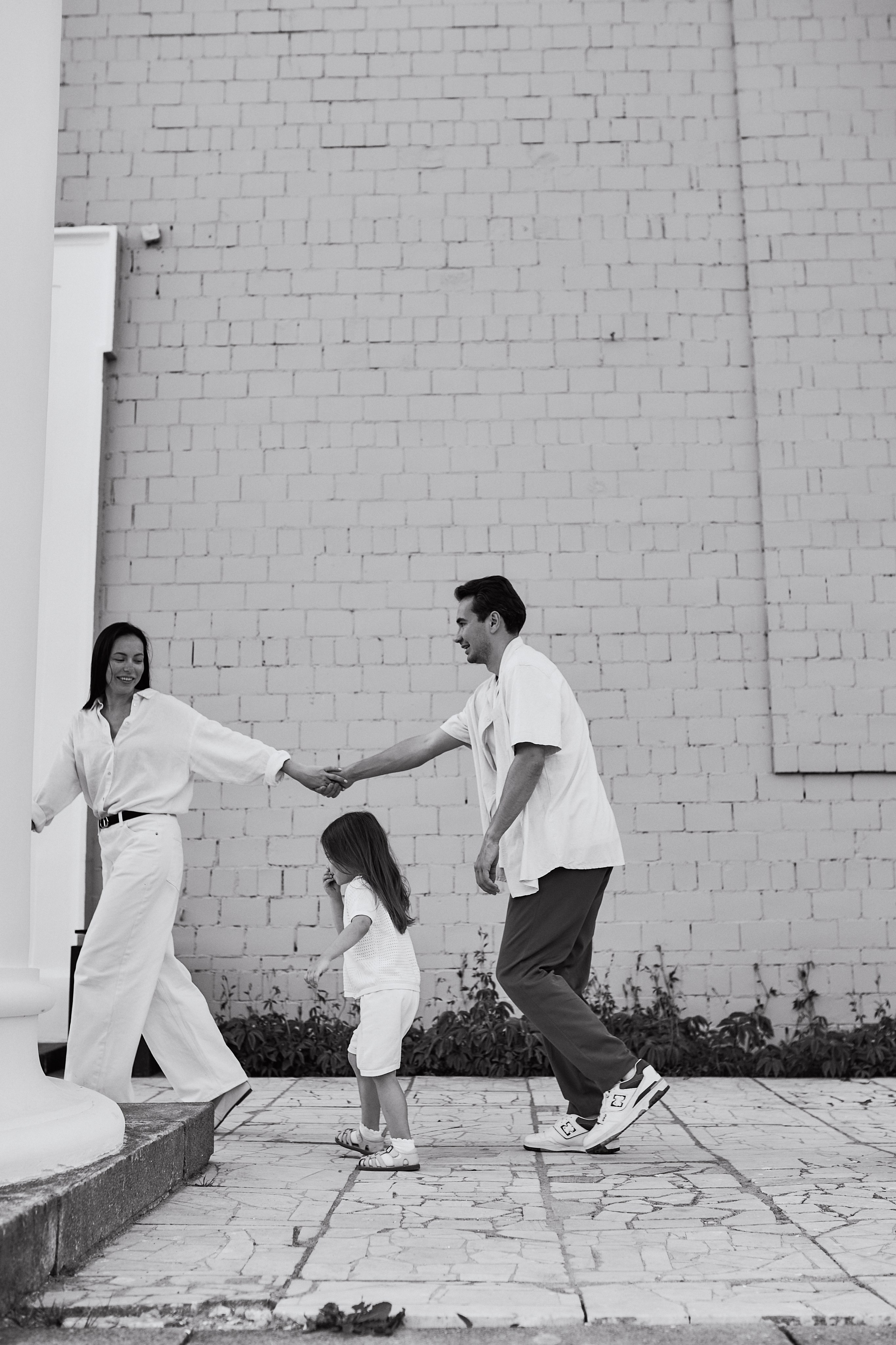 Рохус, Юля и Оливия в парке Останкино. Семейный и свадебный lifestyle-фотограф в Москве Мария Петрова