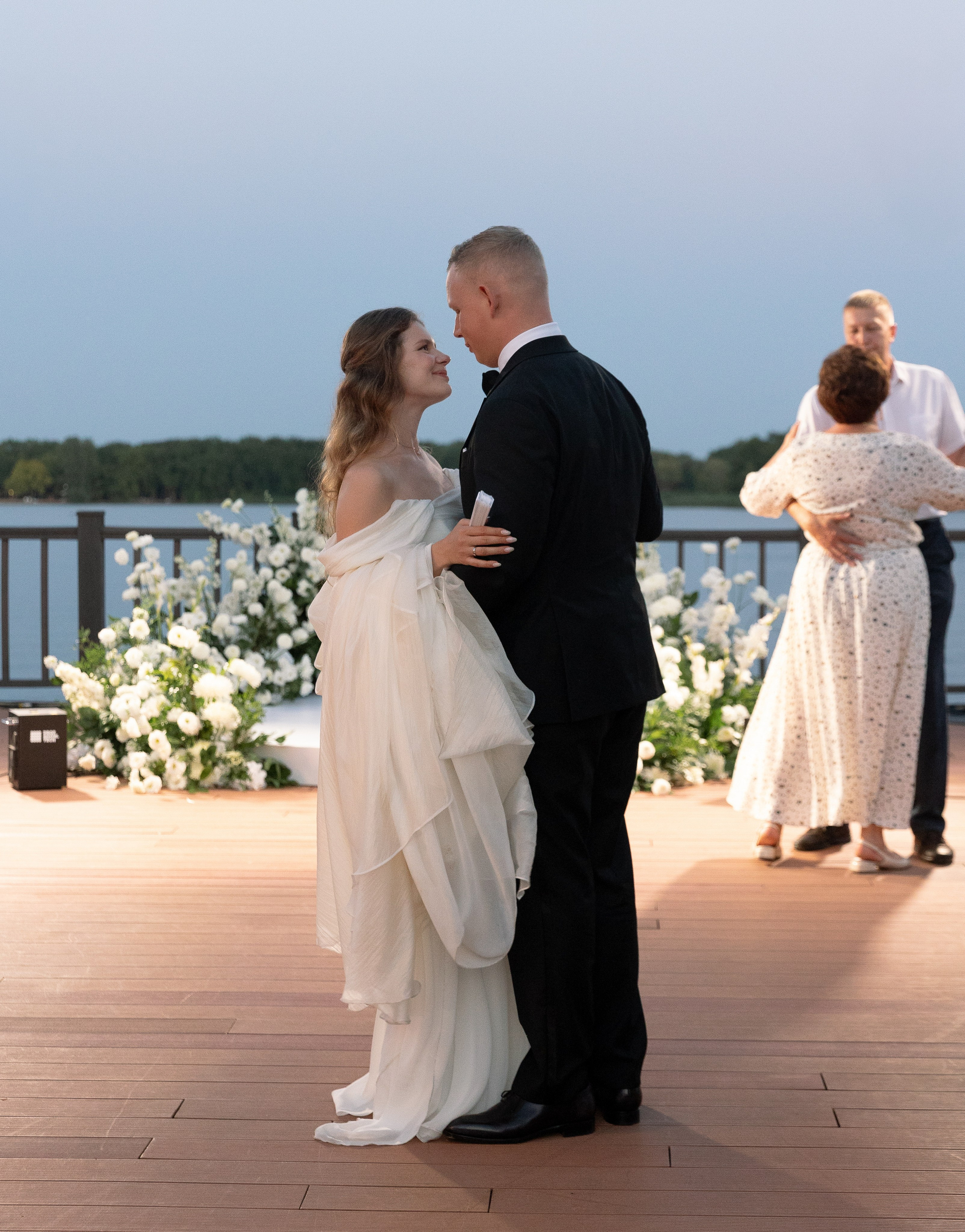 17|08|25. On Emotions агентство