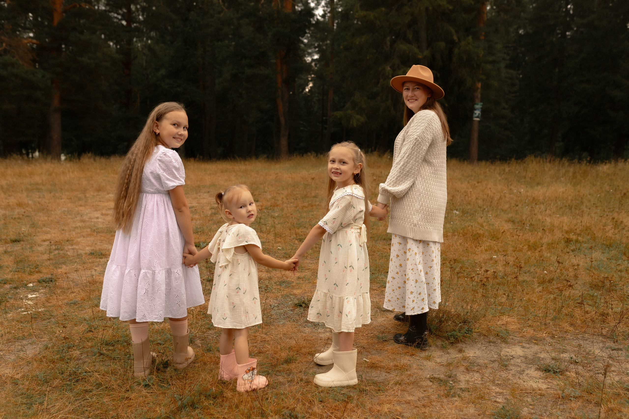 Мама Алина, Маша, Дина и Анечка. Фотограф Татьяна Семенова