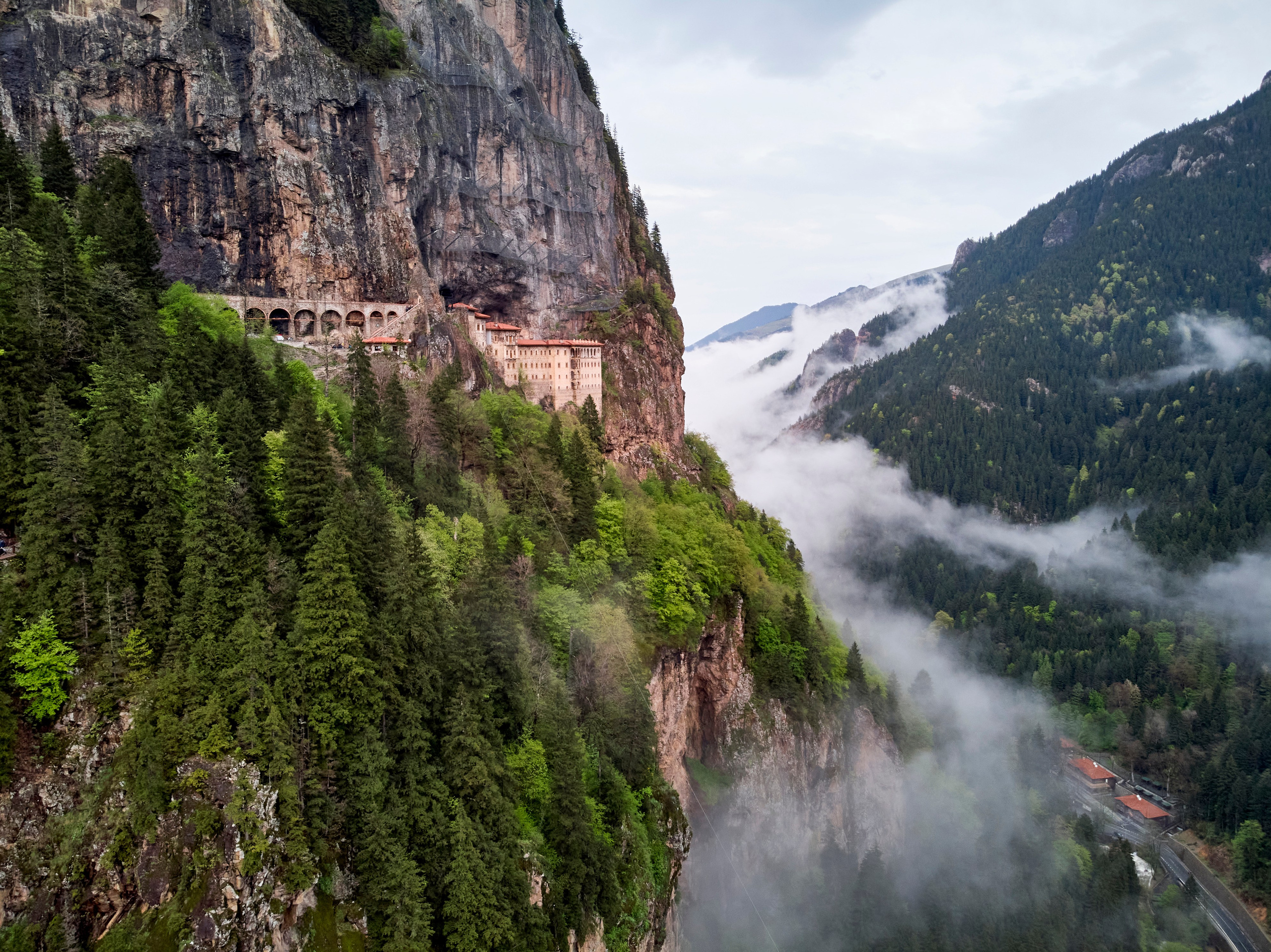 Трабзон — монастырь Сумела. Фото департамент круизного лайнера Астория Гранде