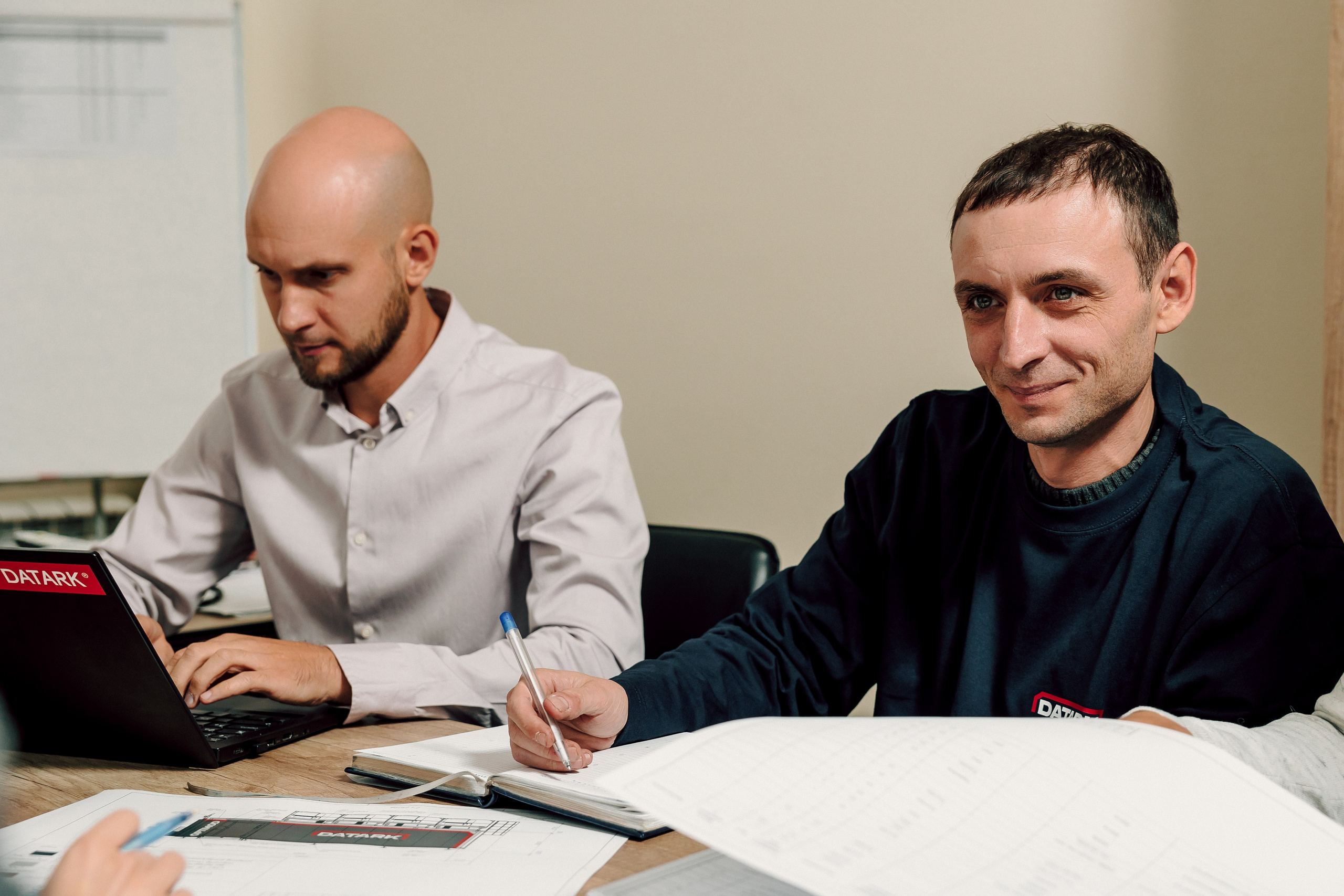 Datark — Совещание и производство. Лёшка Варзегов — фотограф