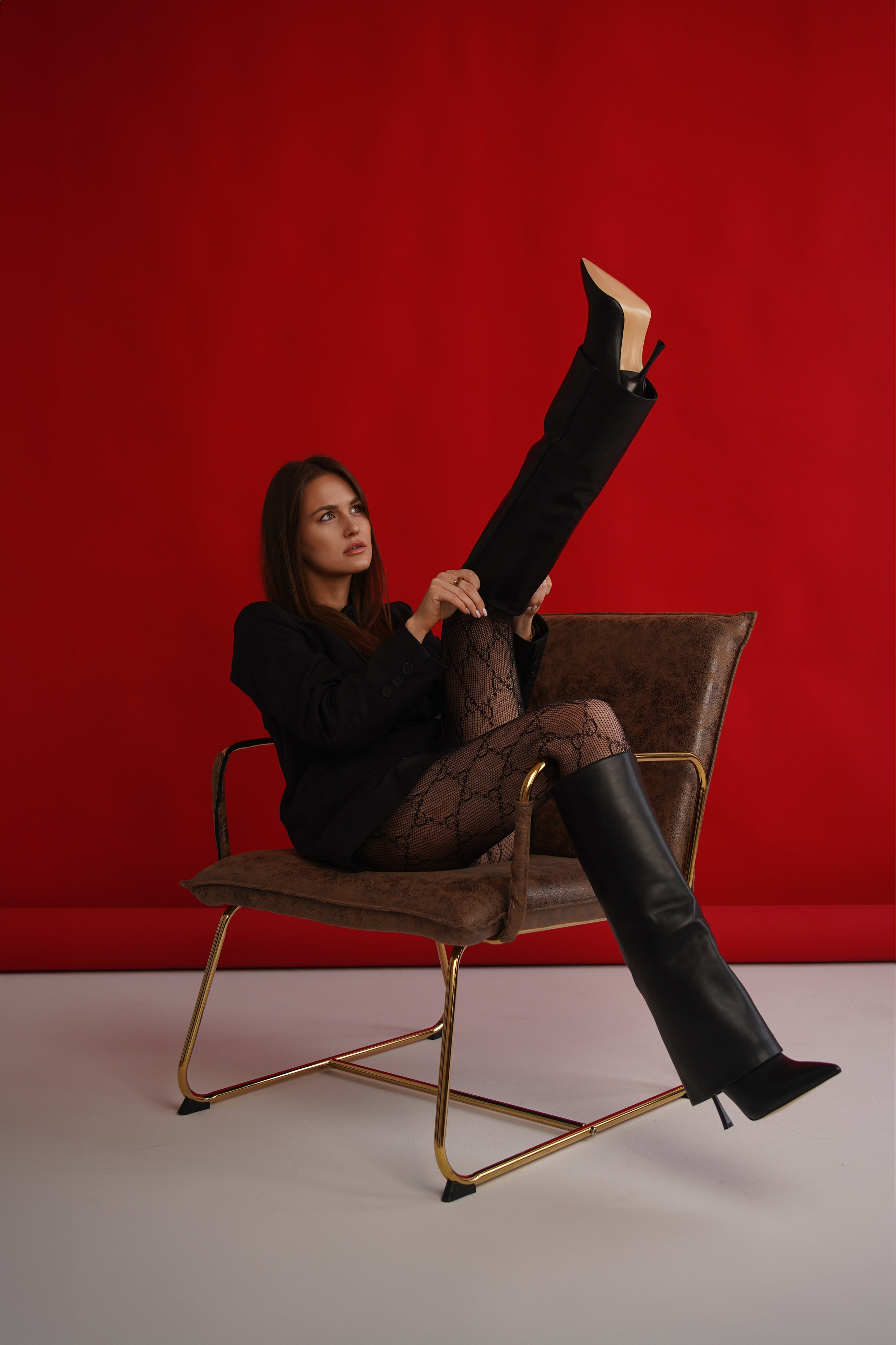 Фотостудия Imade (красный фон). Анна, фотограф Москва, Зеленоград