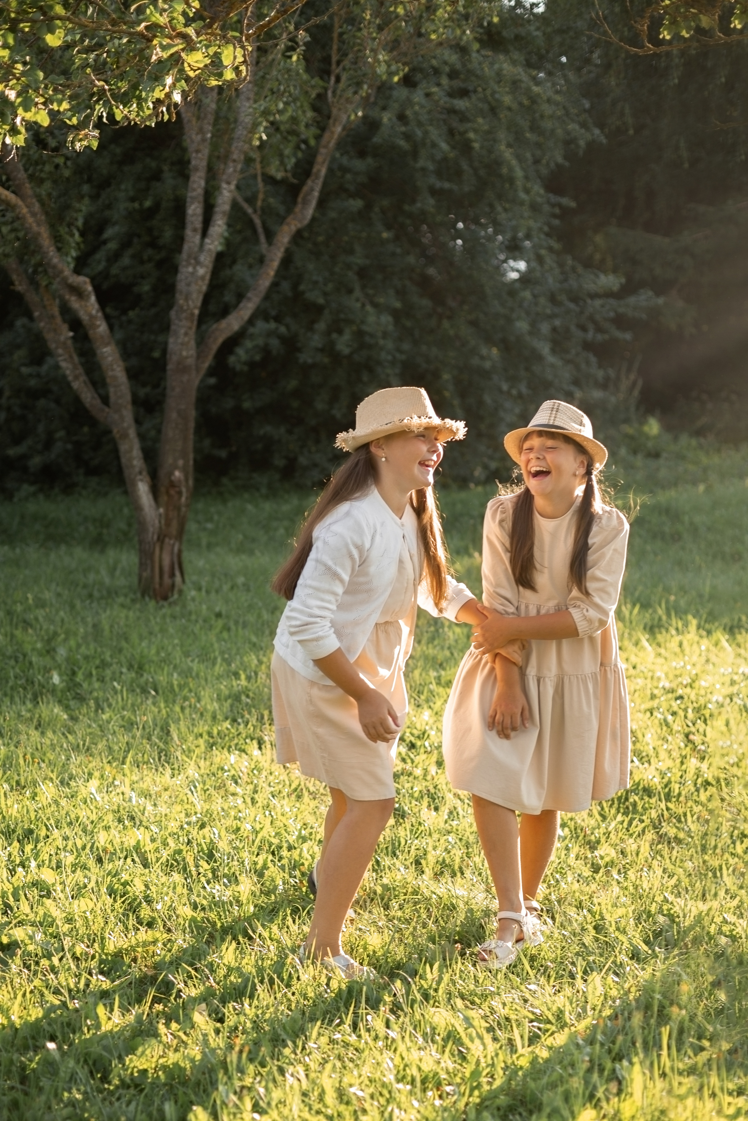 Алеся и Вероника. Веселые сестрички. Семейный и детский фотограф в Минске Владыко Татьяна