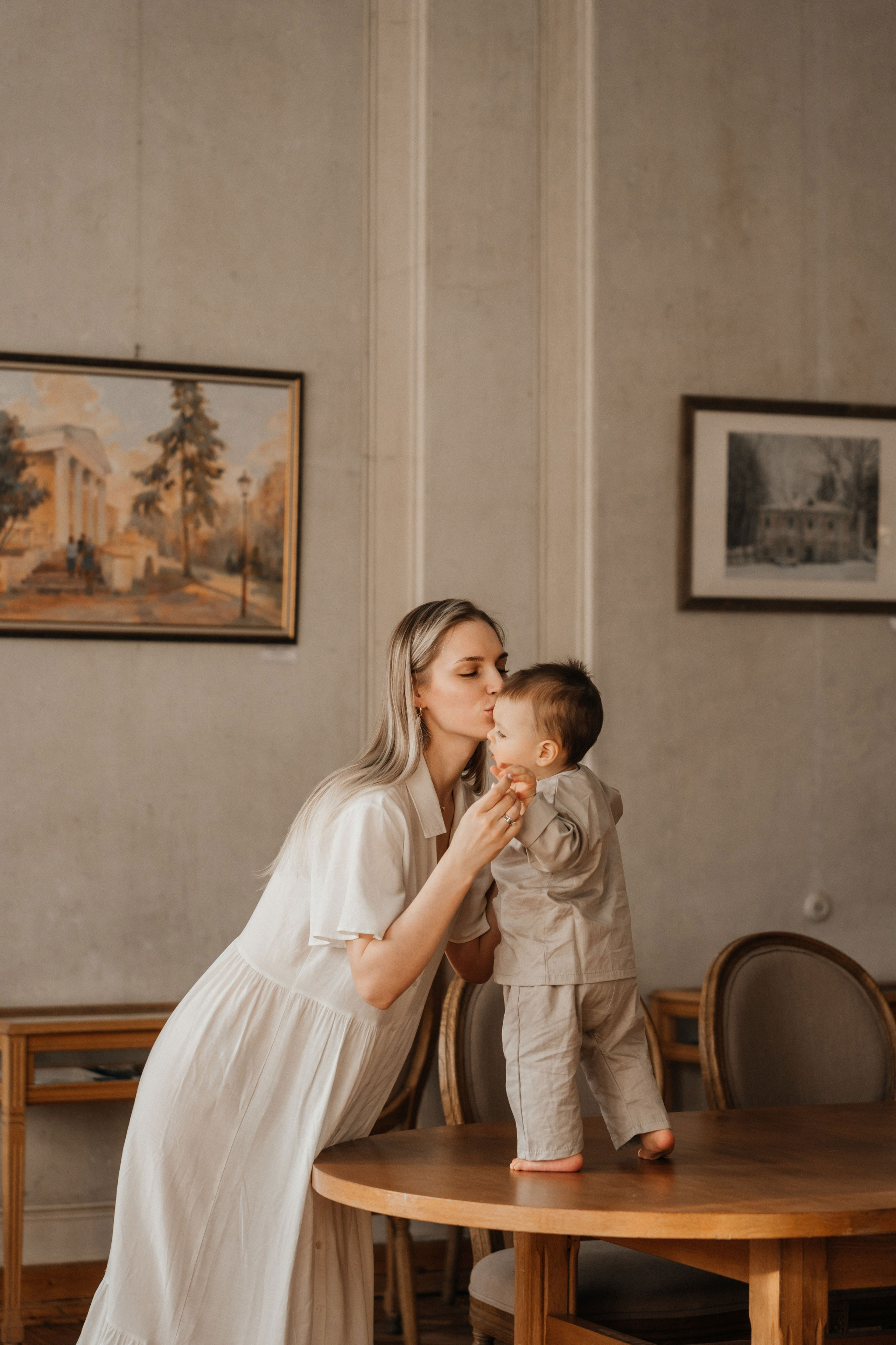 Маленькие ножки в читальне им. Пушкина. Ваш фотограф Вика Артемова