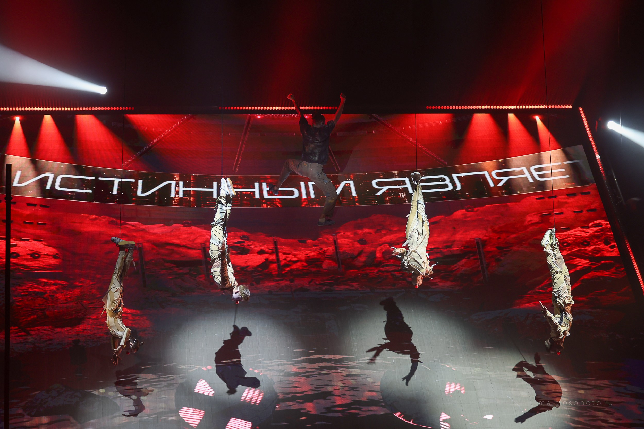 АНТИГРАВИТАЦИЯ. Репортажный, архитектурный, театральный и файн-арт фотограф Лена Мельникова в Москве