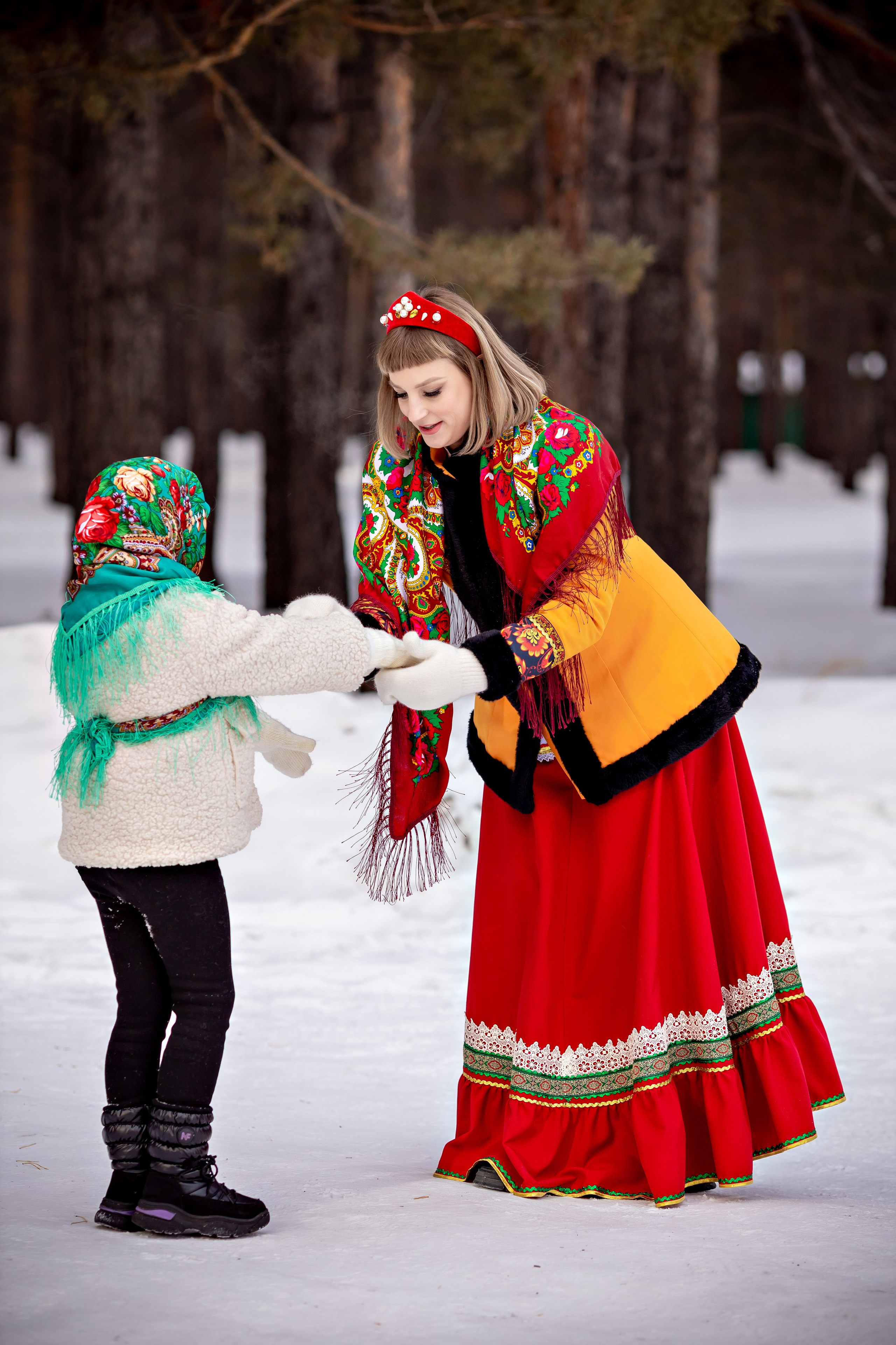 В национальных костюмах. Организую и проведу любые фотосессии в солнечной Бурятии, в Улан-Удэ!