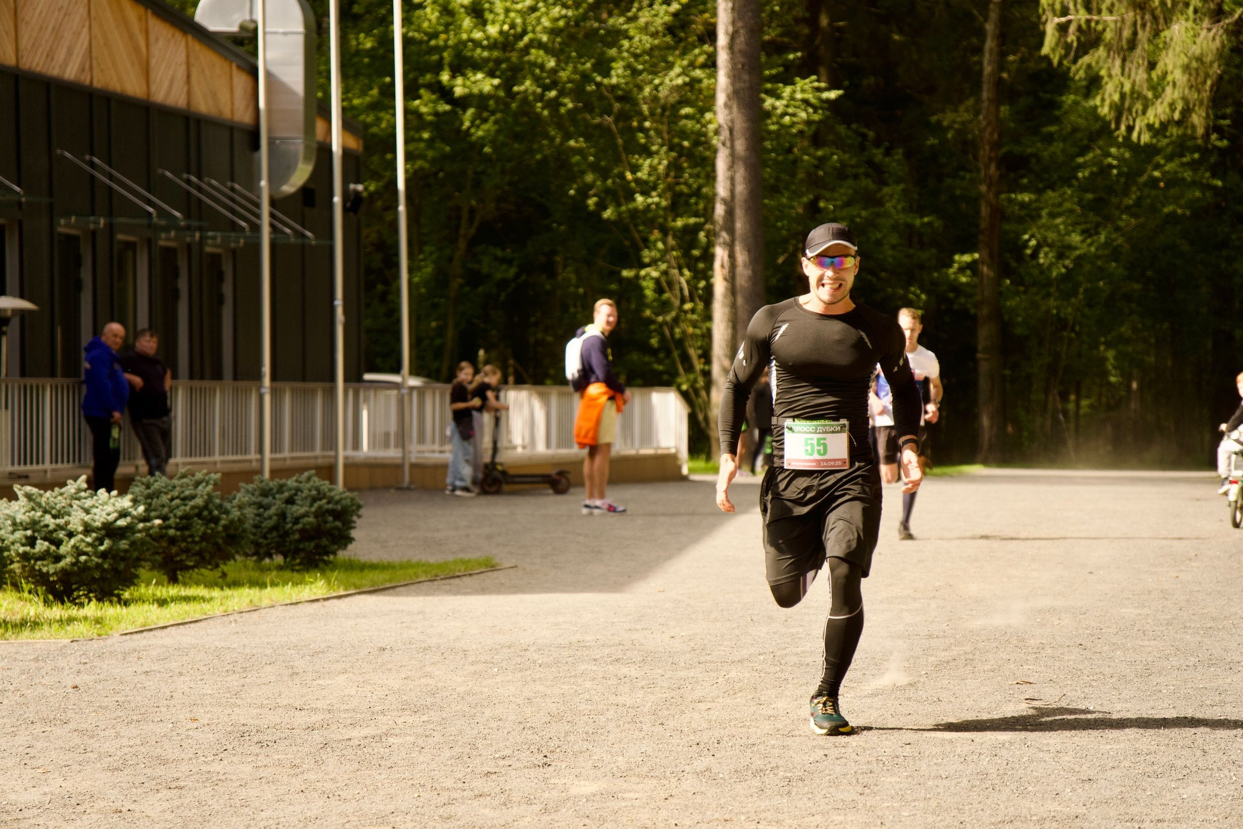 Забег в парке «Дубки». Кафе «БЕЛКА НАШЕПТАЛА». Ну оооочень концептуальное кафе