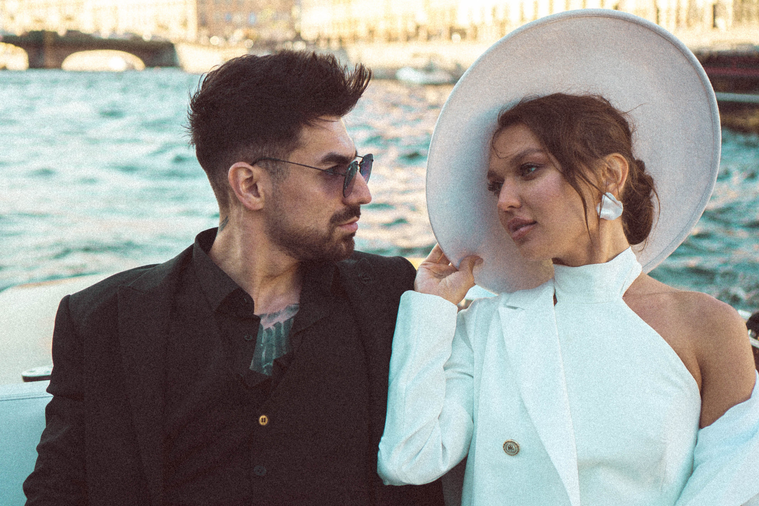 СВАДЕНБНАЯ СЬЕМКА НА КАТЕРЕ ПО КАНАЛАМ САНКТ-ПЕТЕРБУРГА И В АКВАТОРИИ НЕВЫ. Профессиональный фотограф, Санкт-Петербург — Виктория Богомолова