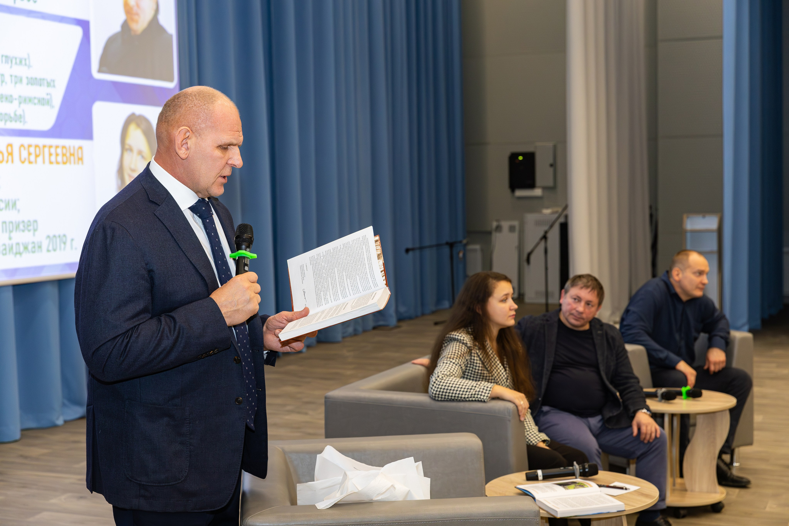 Открытия спортивного зала по вольной борьбе. В школе № 221. Фотограф Александр Поздняков  Новосибирск