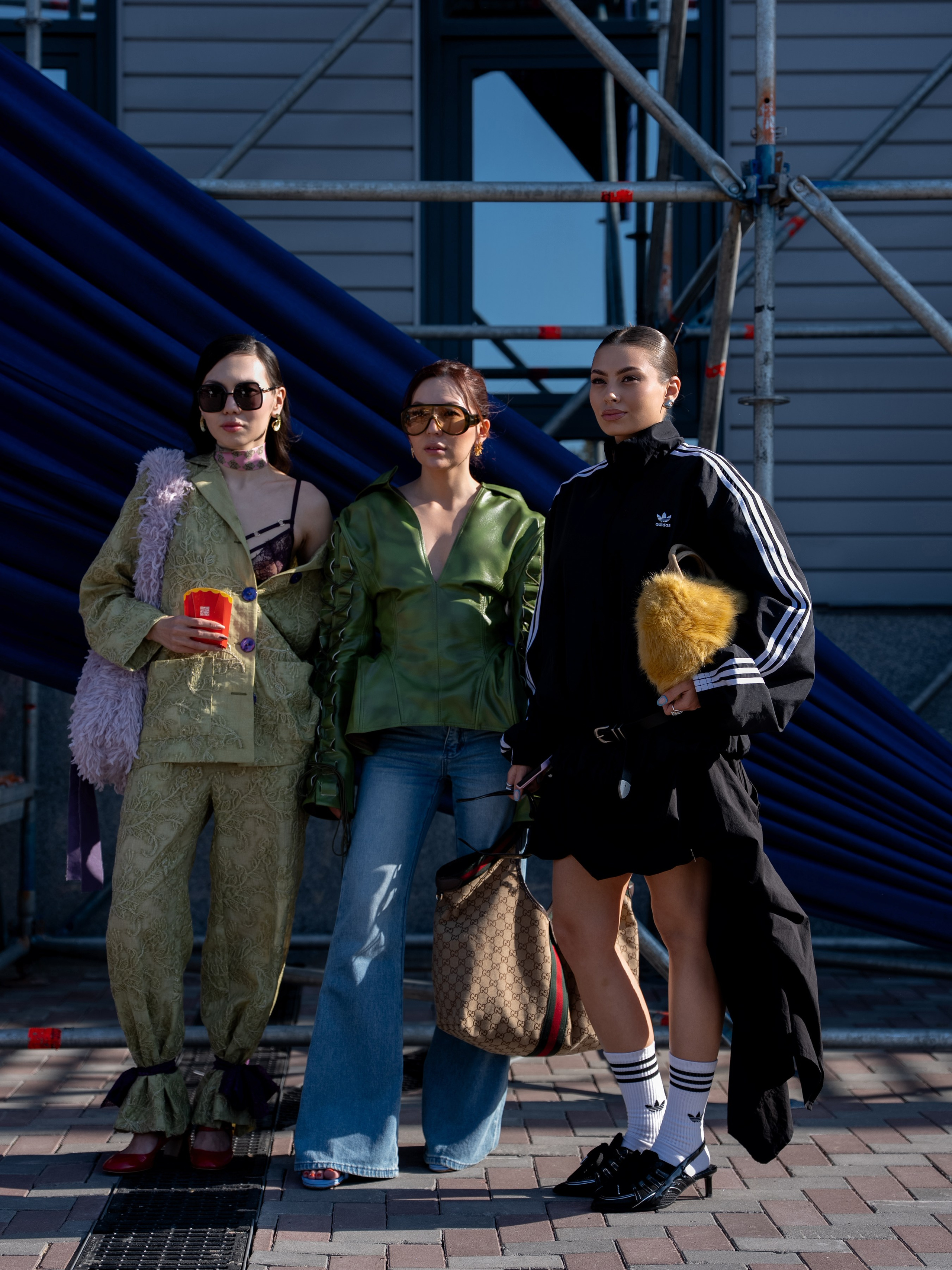 Visa Fashion Week Almaty Pre-Fall 2026 April StreetStyle Day 2. Сайт Алматинского НЮ АРТ, будуар и фэшн фотографа Дениса Карпенко